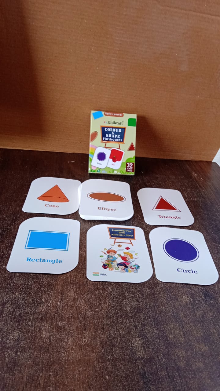 Engaging flashcards promoting language development and visual recognition skills
