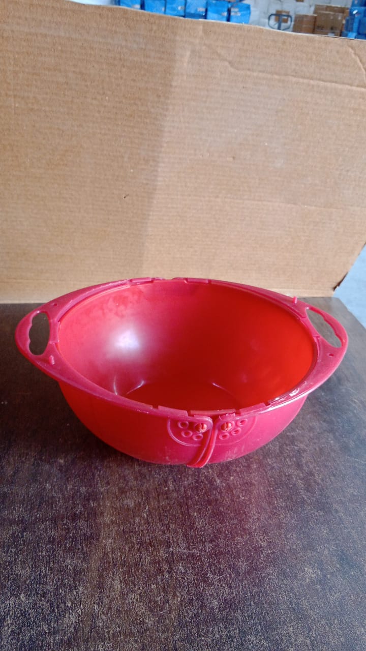 Packaging for the plastic rice and vegetable washing bowl.