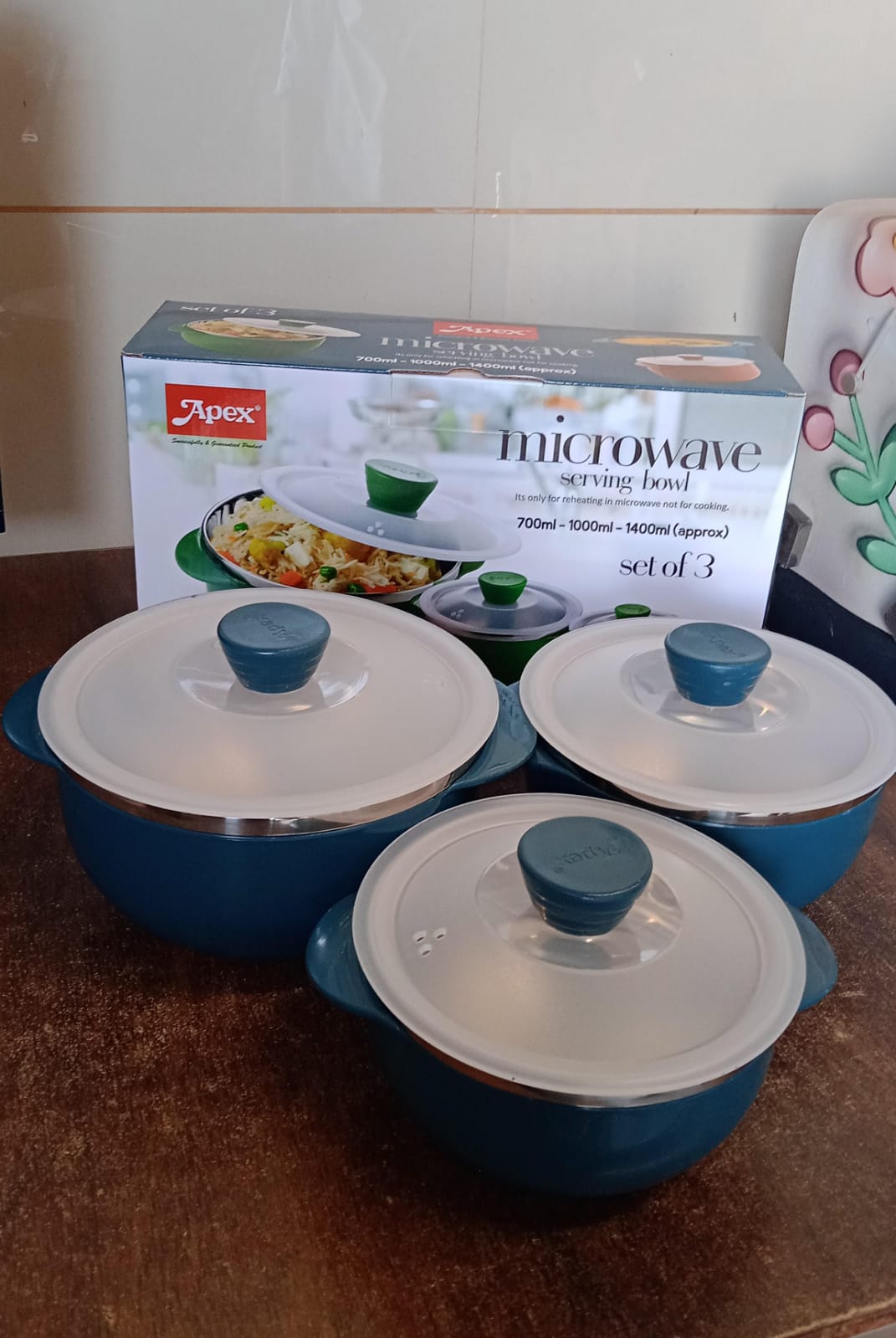 Stacked nestable microwave-safe bowl set by Apex with lids