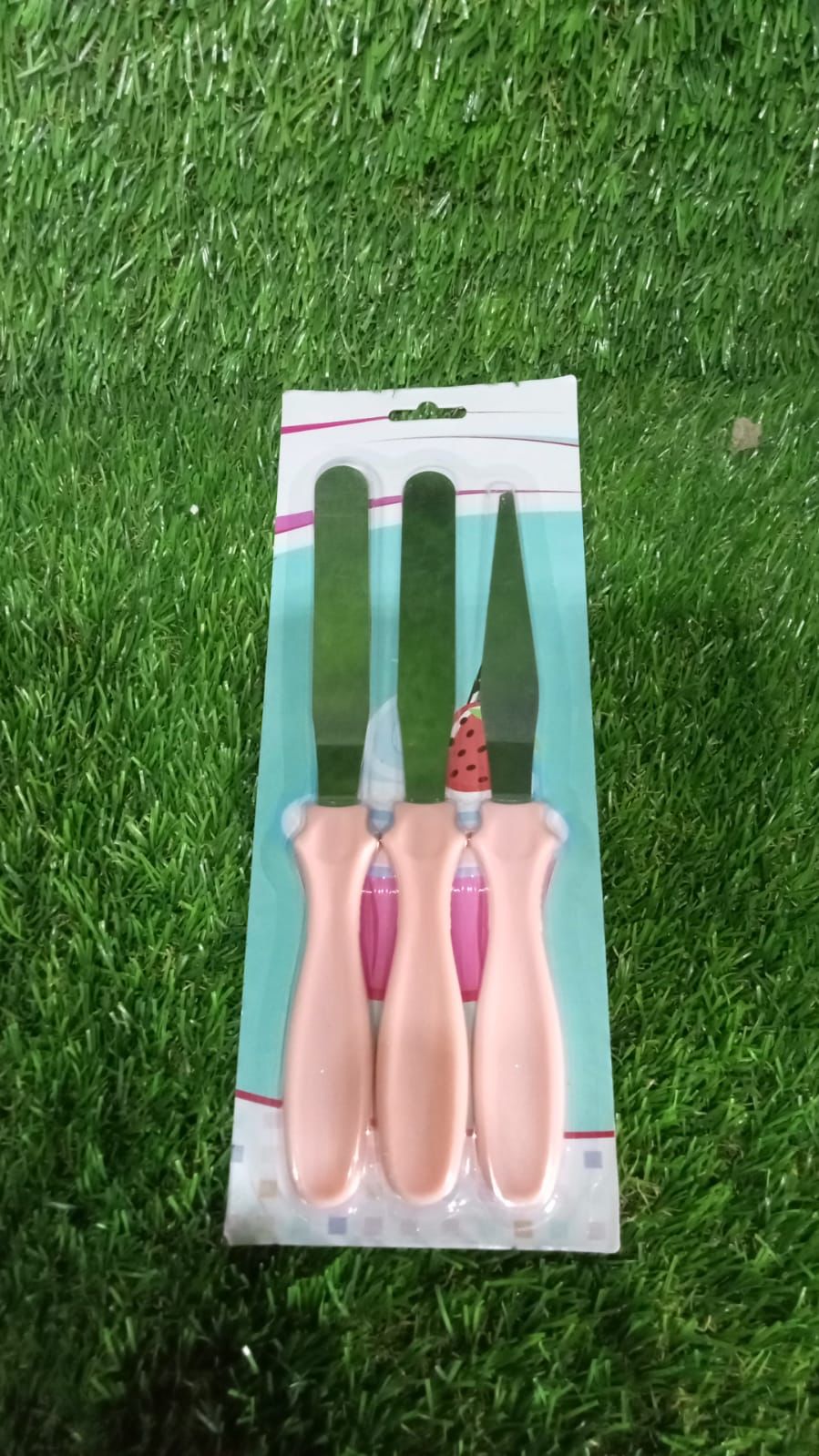 All three stainless steel cake icing spatulas from the set arranged for a clear product view.