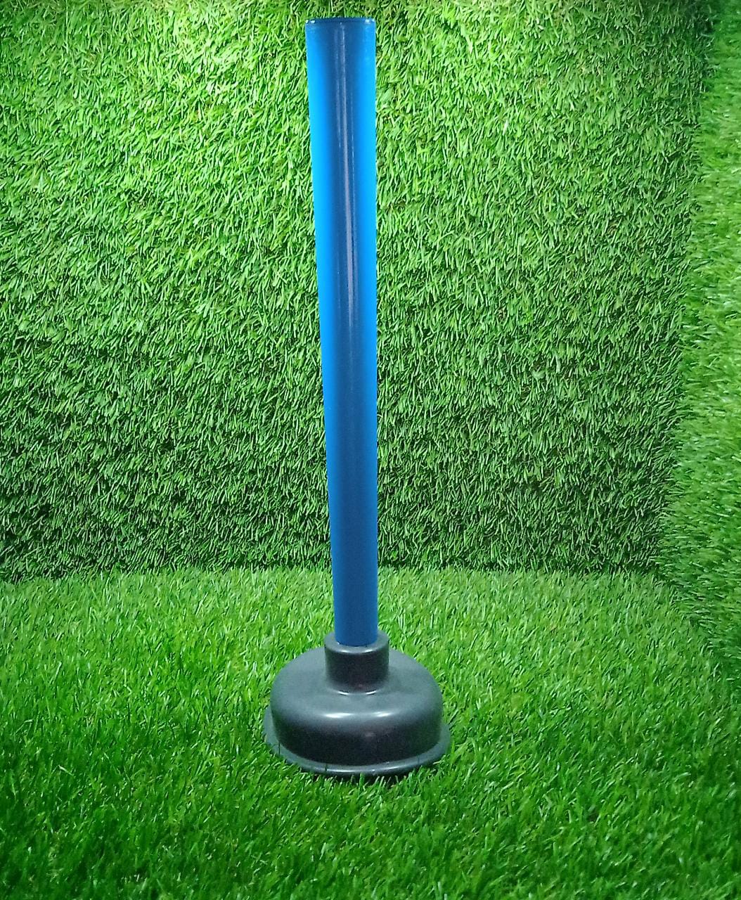 Sturdy handle of the heavy-duty toilet plunger.
