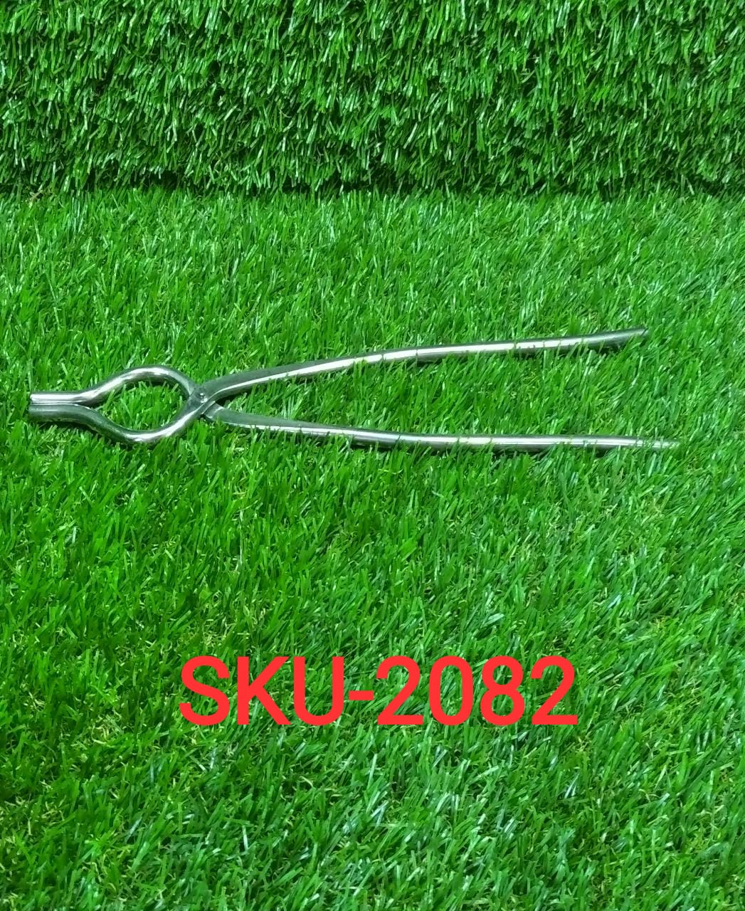 Rust-free stainless steel tongs, ideal for handling hot utensils.