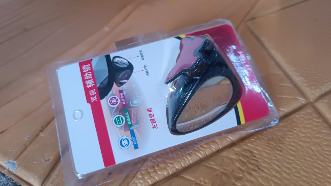 Vehicle side mirror equipped with car blind spot mirror for expanded view