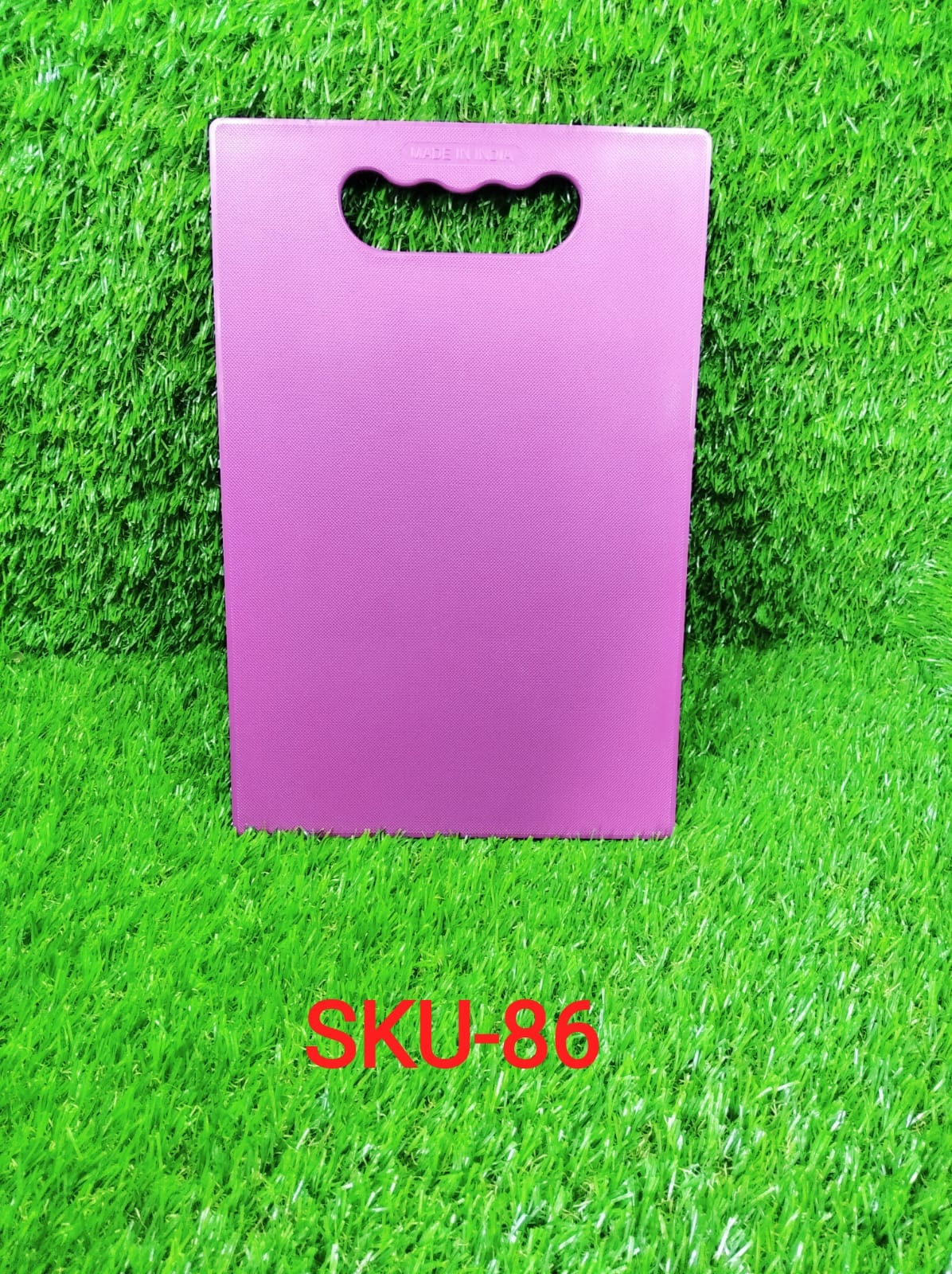 Generic image of a plastic chopping board.
