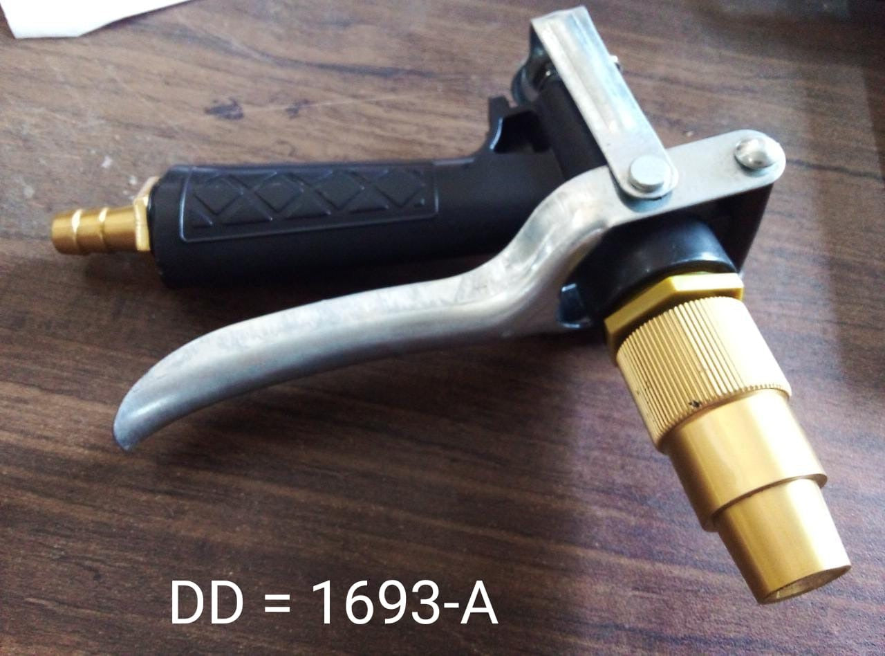 Packaging for the durable gold hose nozzle, ensuring safe delivery.
