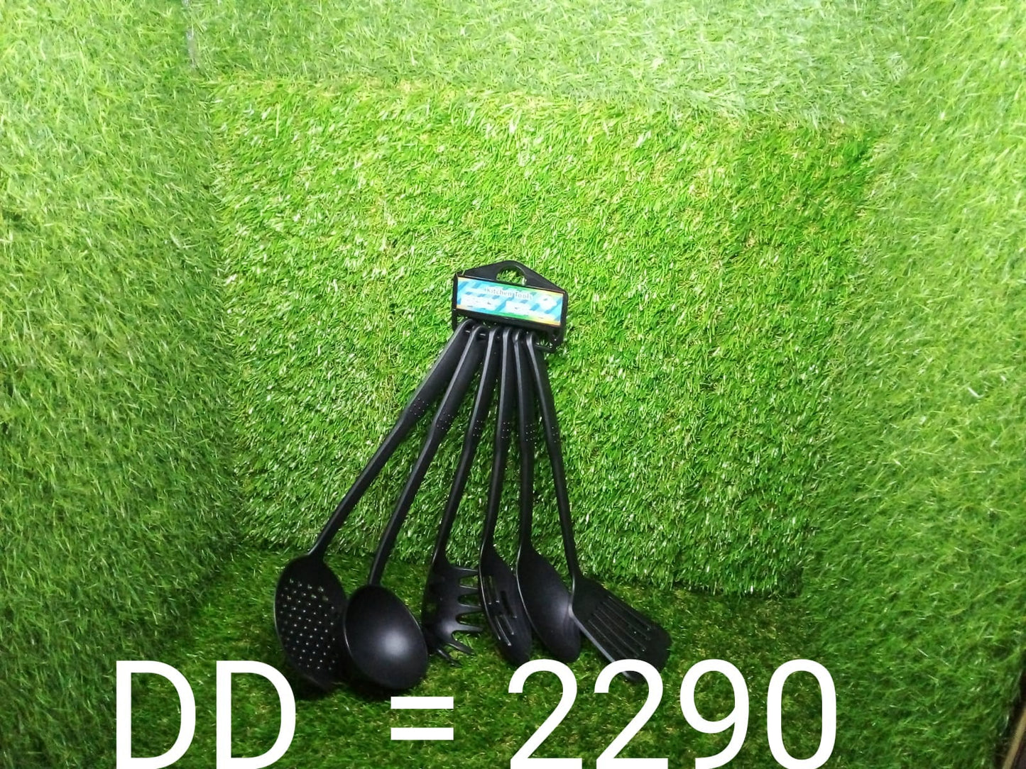 Studio shot of the durable, heat-resistant non-stick spoon set.