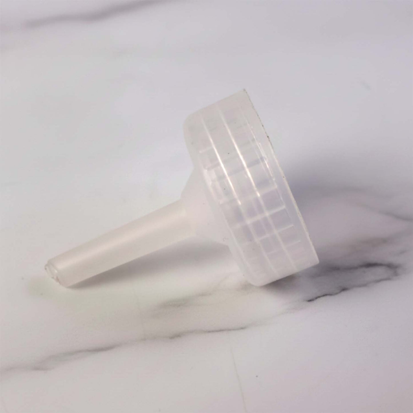 Universal hot water bag funnel cap suitable for most standard bottles