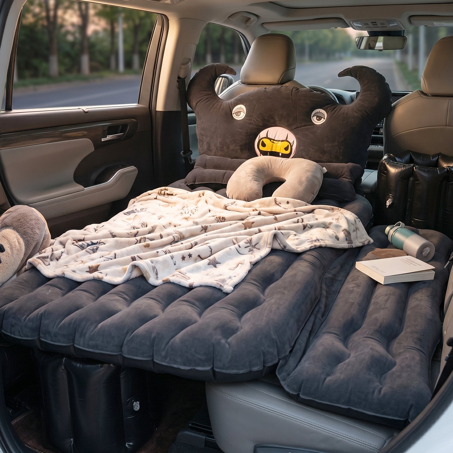 Accessories and pump included with car air mattress