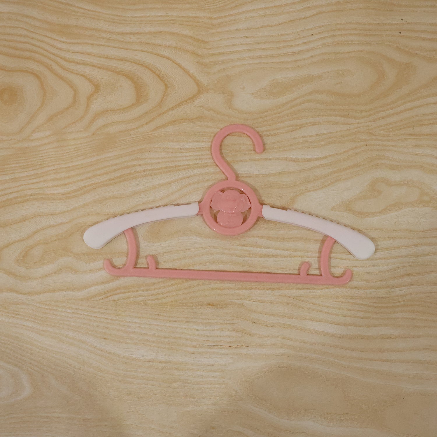 Multi-color children's hanger for nursery organizing