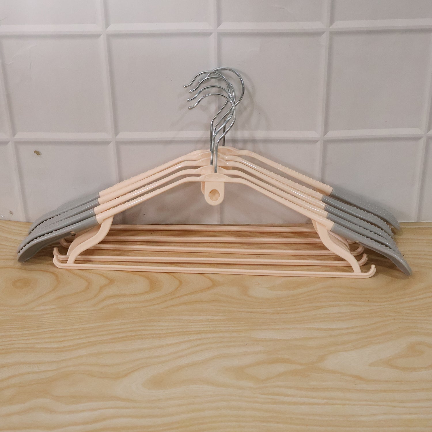 Reusable plastic hangers for clothes storage