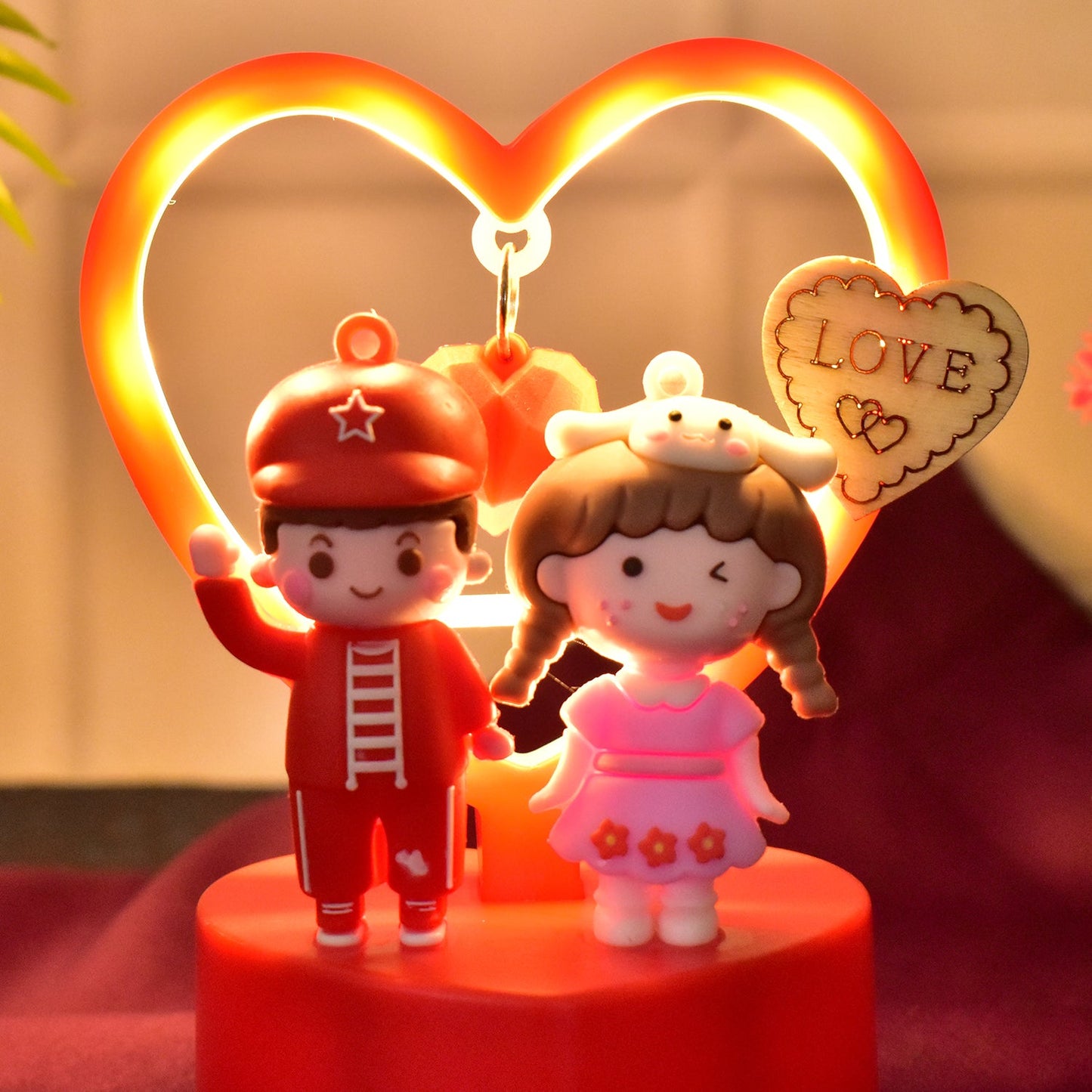 Romantic couple figurine decorative resin showpiece with hand-painted detail