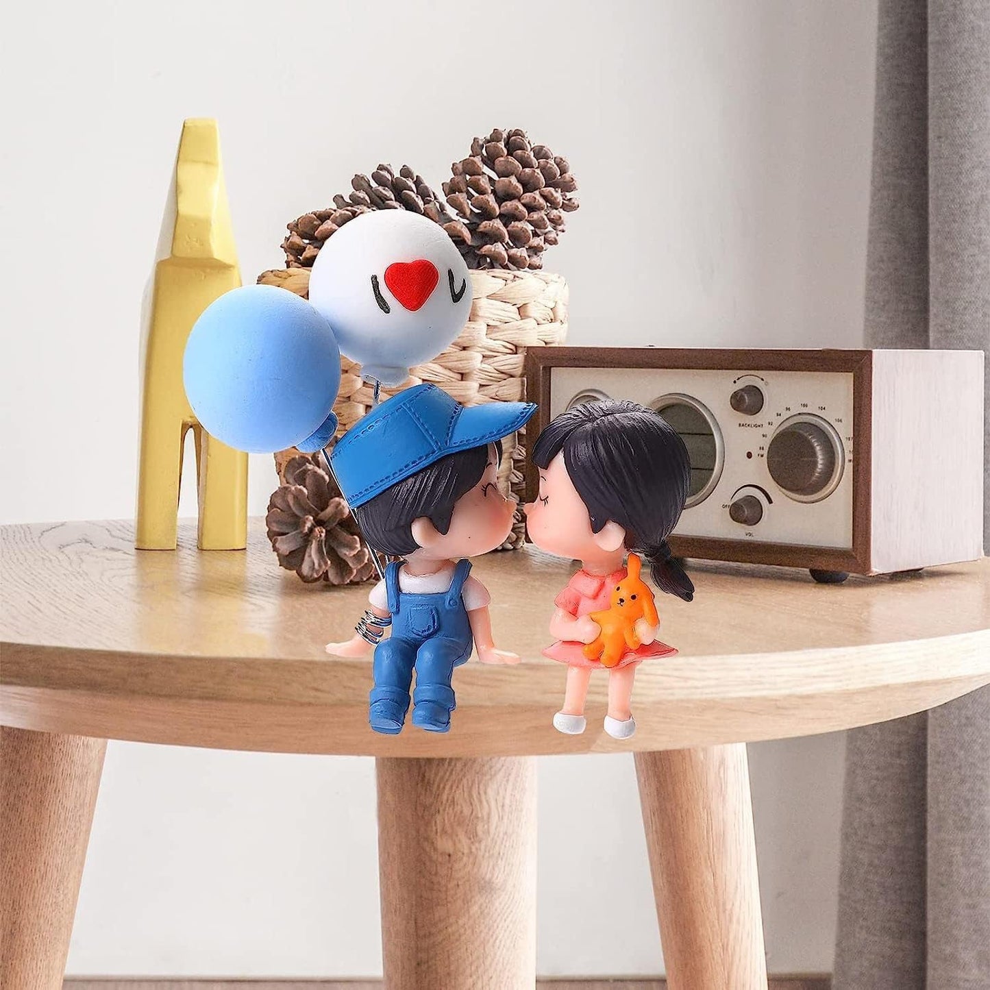 Cute couple car dashboard figurine with romantic design