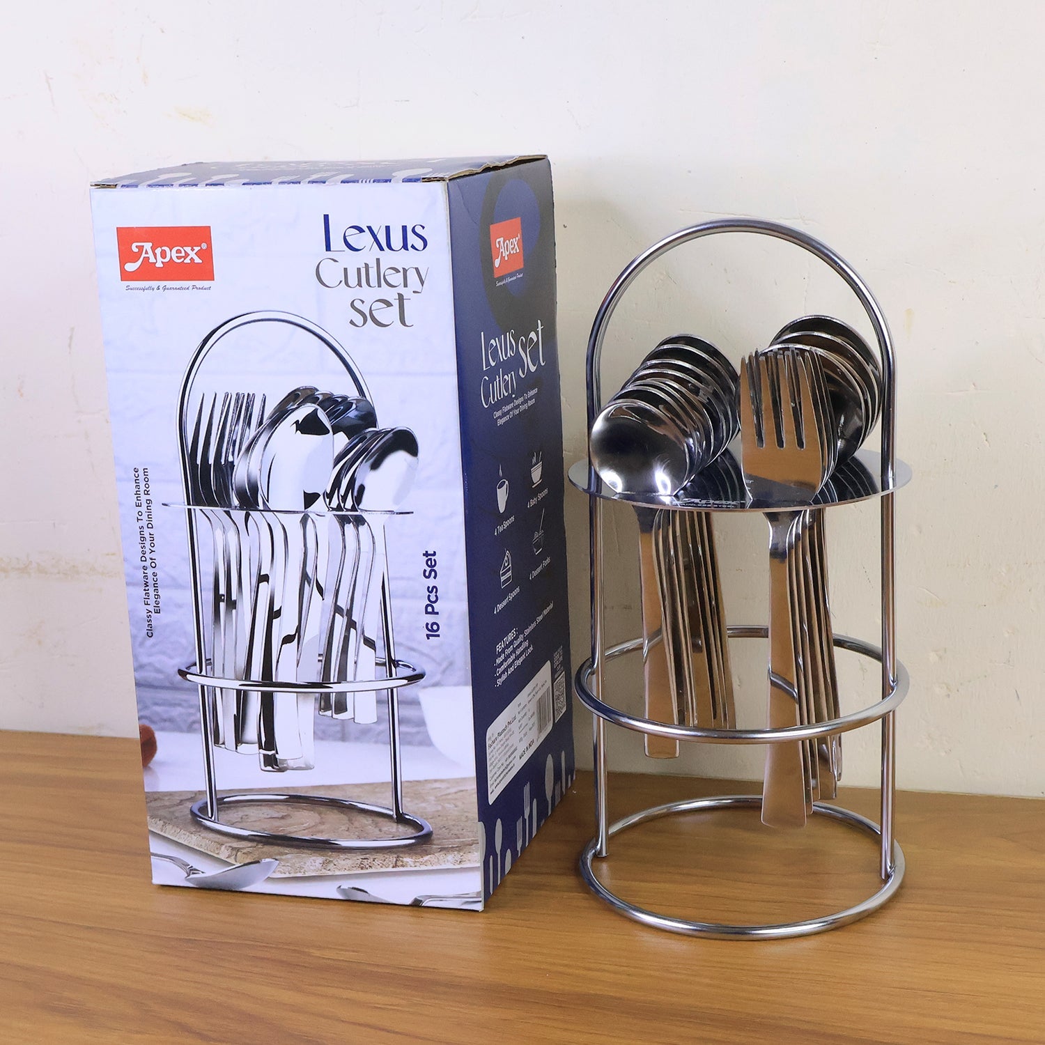Live presentation of stainless steel 16-piece cutlery set