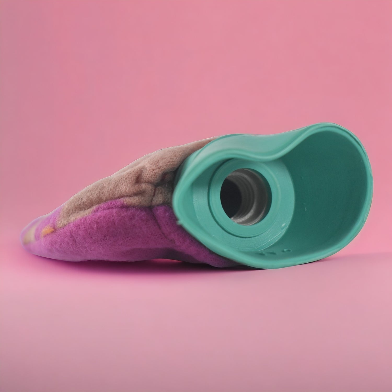 Colorful leakproof rubber water bag with secure cap and cover
