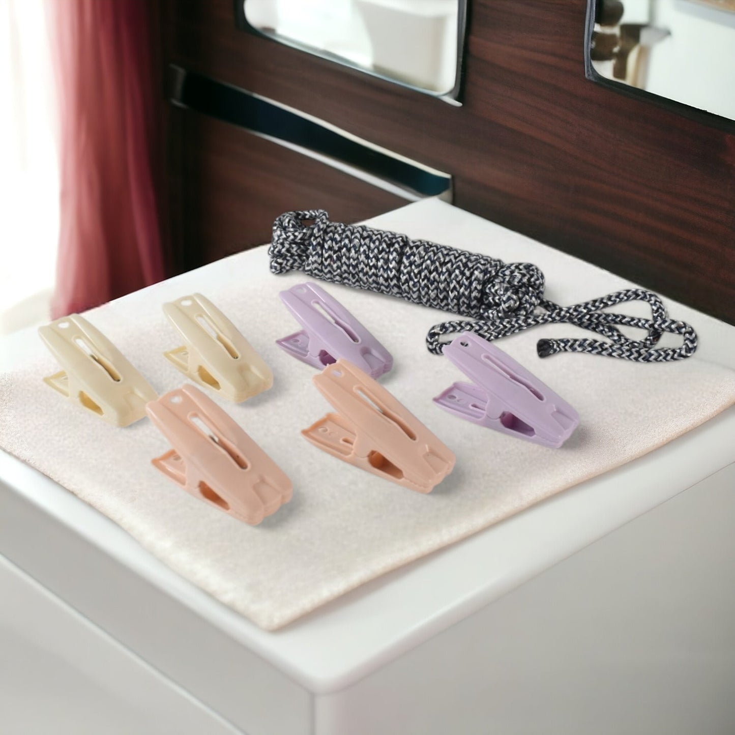 Clips on rope holding clothes firmly during drying