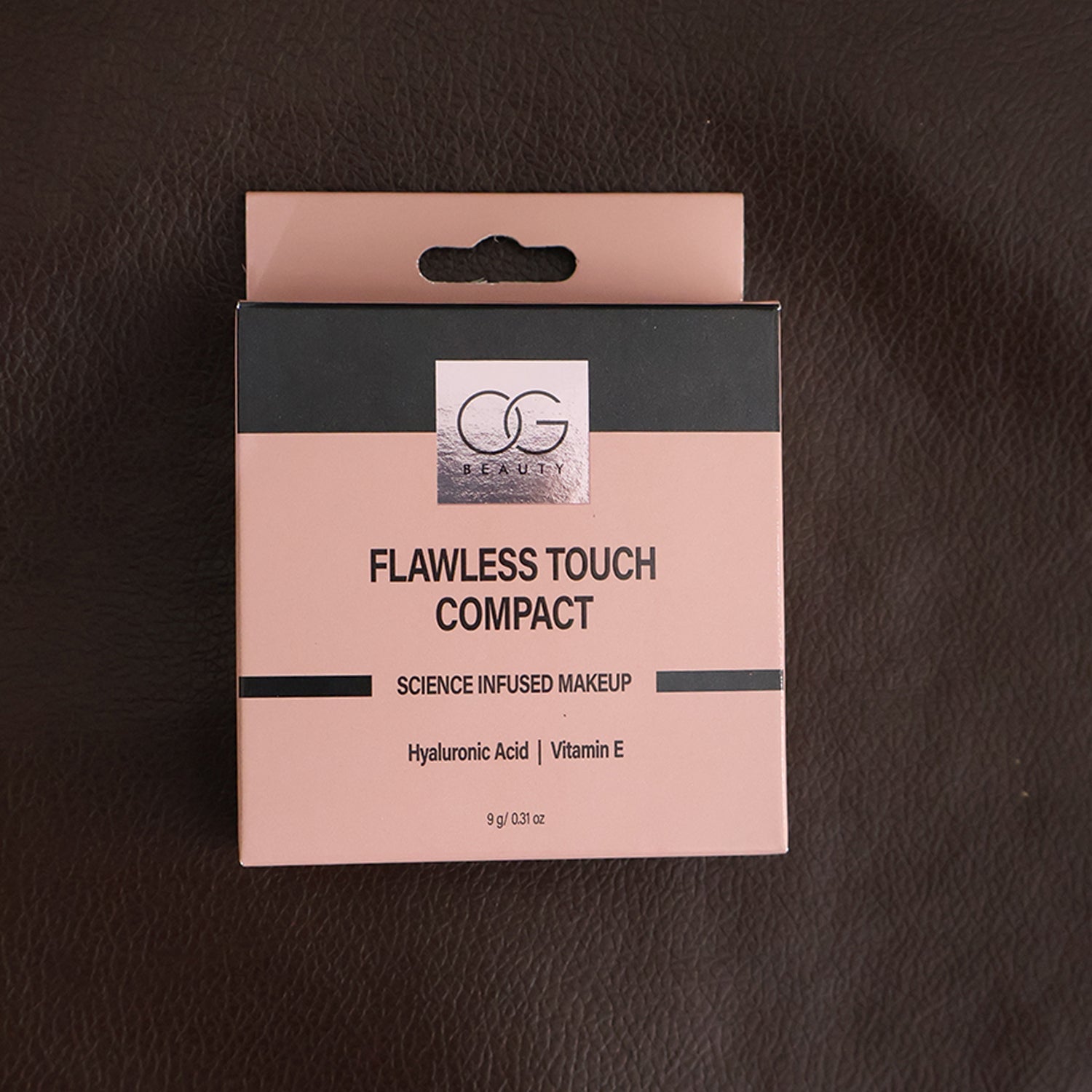 Flawless Touch Compact Powder product display with compact and applicator