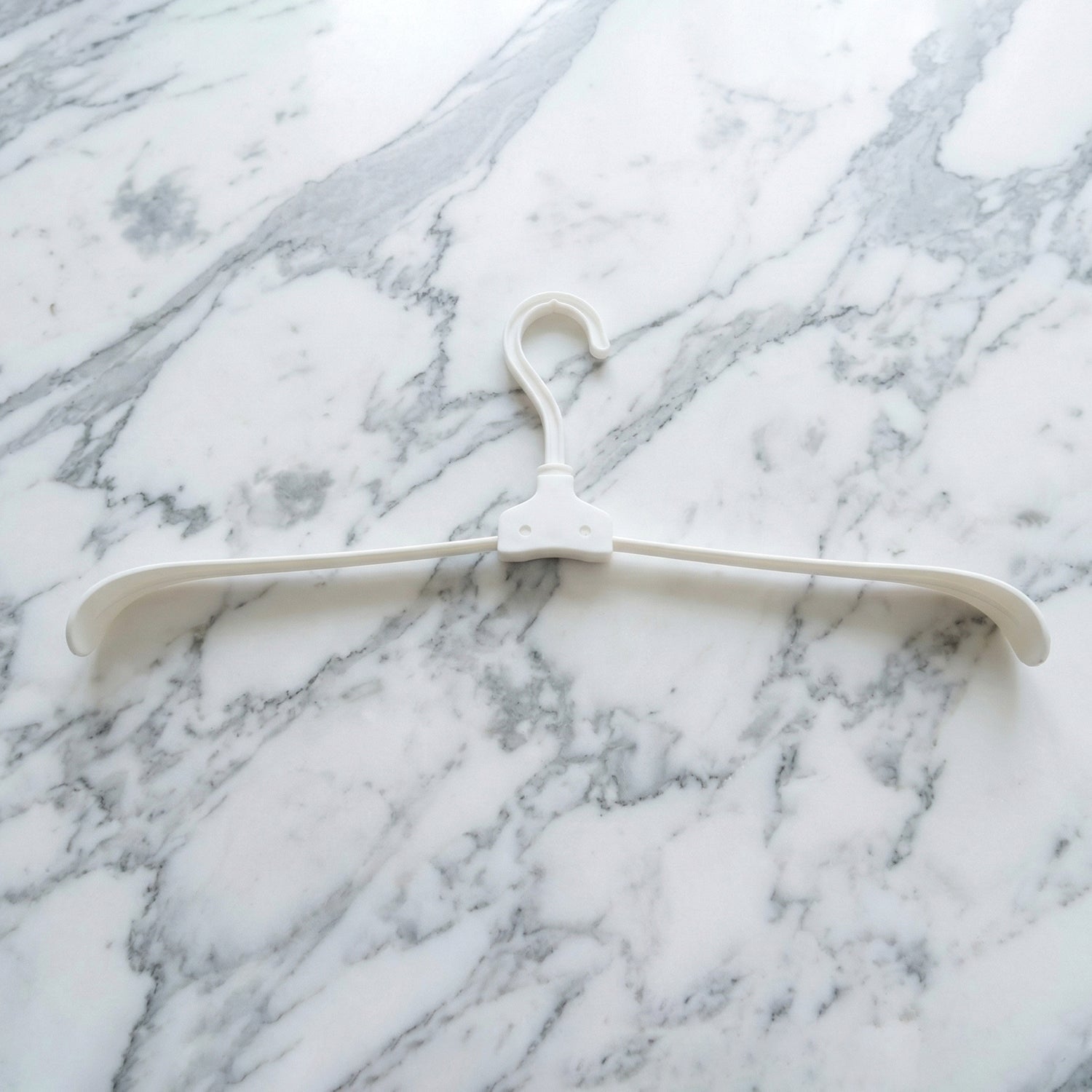 Foldable plastic hanger, ideal for space-efficient wardrobe storage