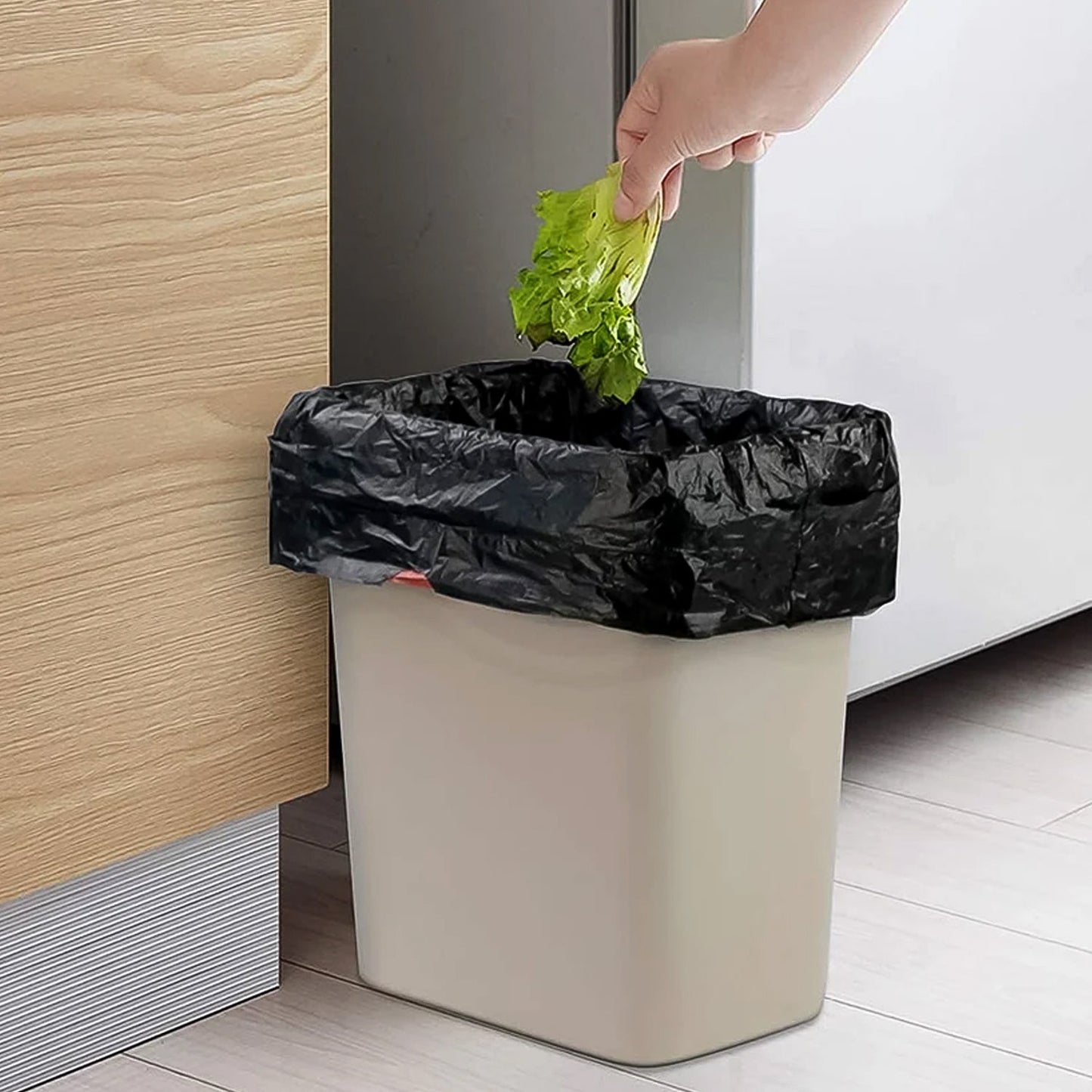 Durable waste disposal bags tear-resistant