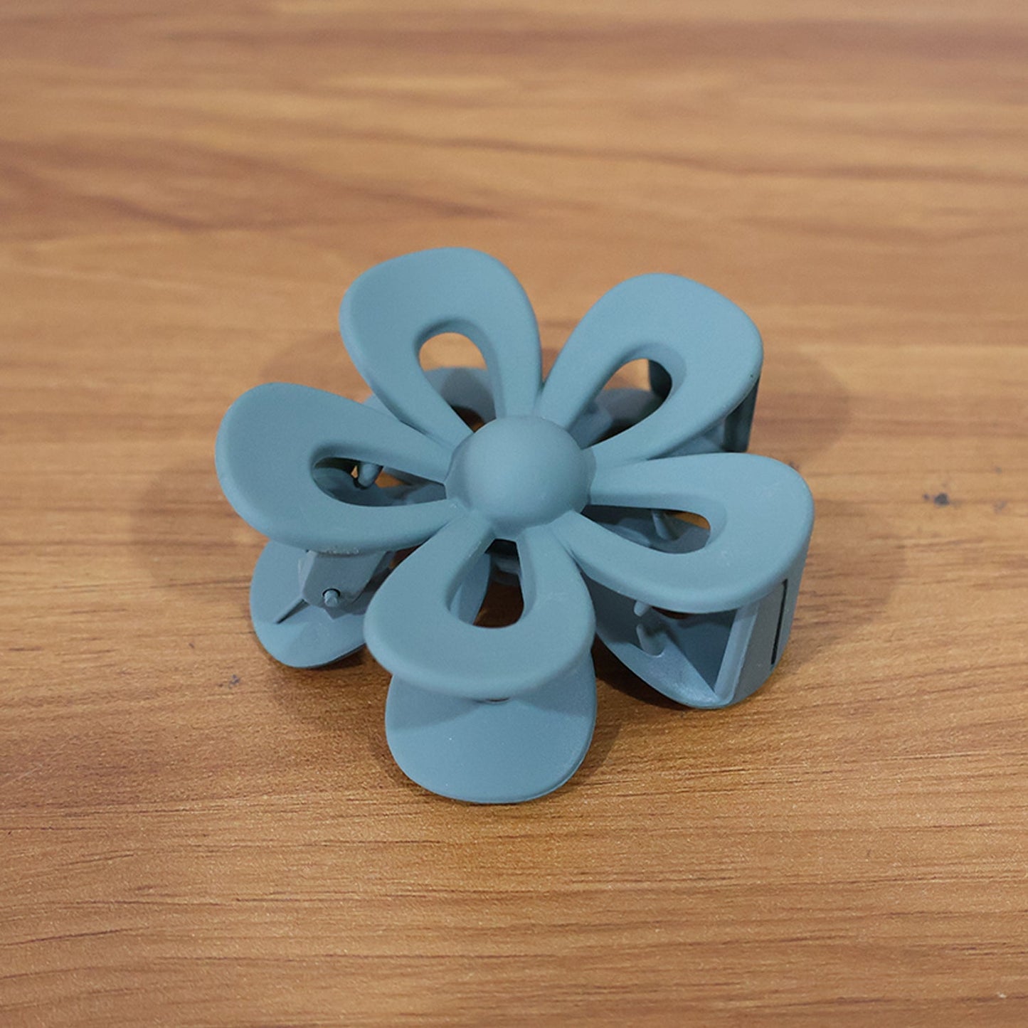 Decorative floral hair clip perfect for medium to long hair