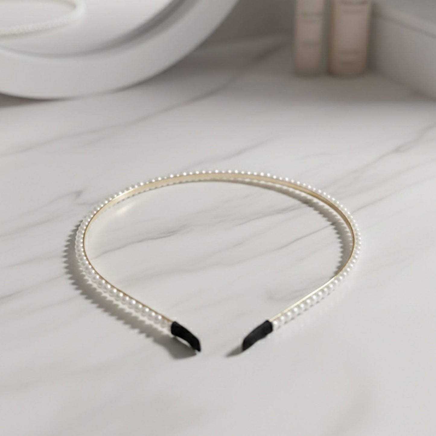 Fashion hair band decorated with elegant pearls