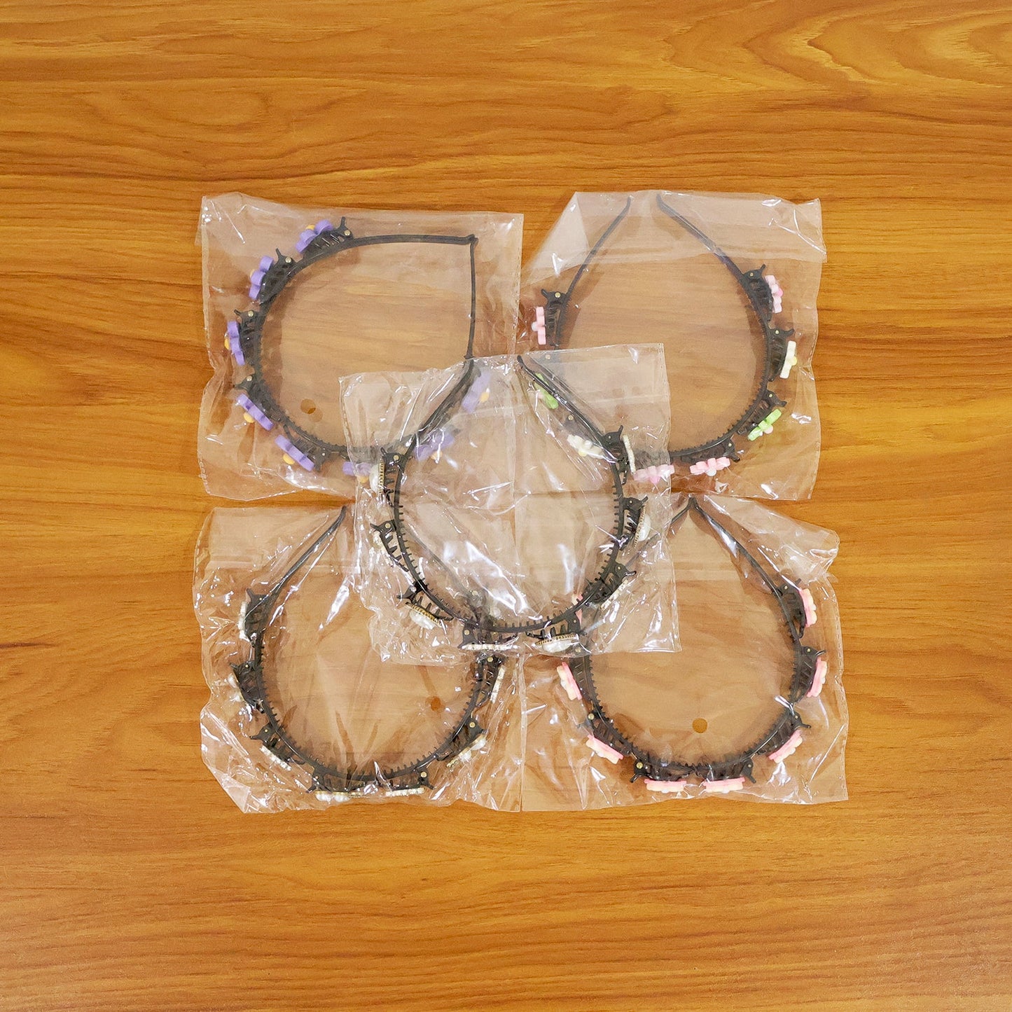 Fashionable hair clips and headbands for daily styling