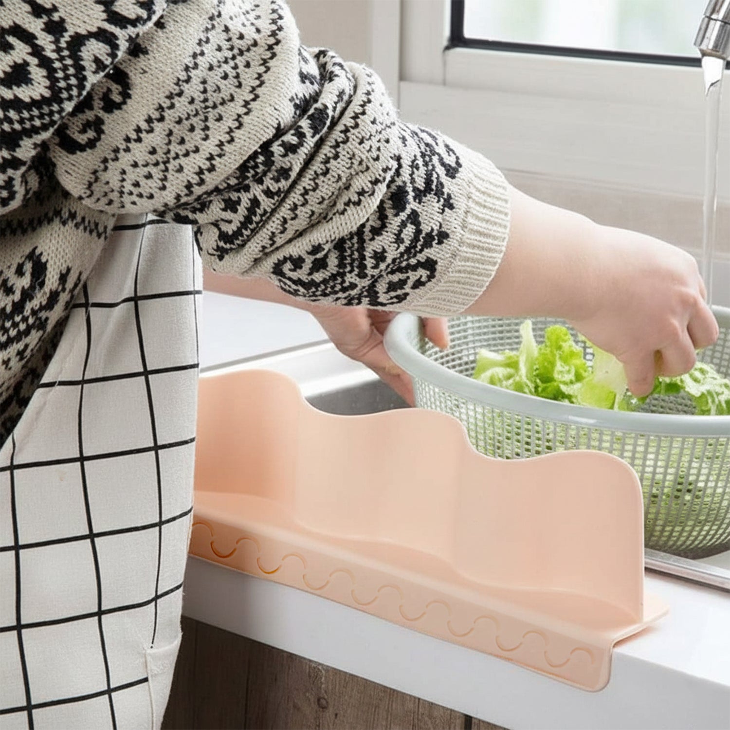 Water splash guard for kitchen sink showing flexible material