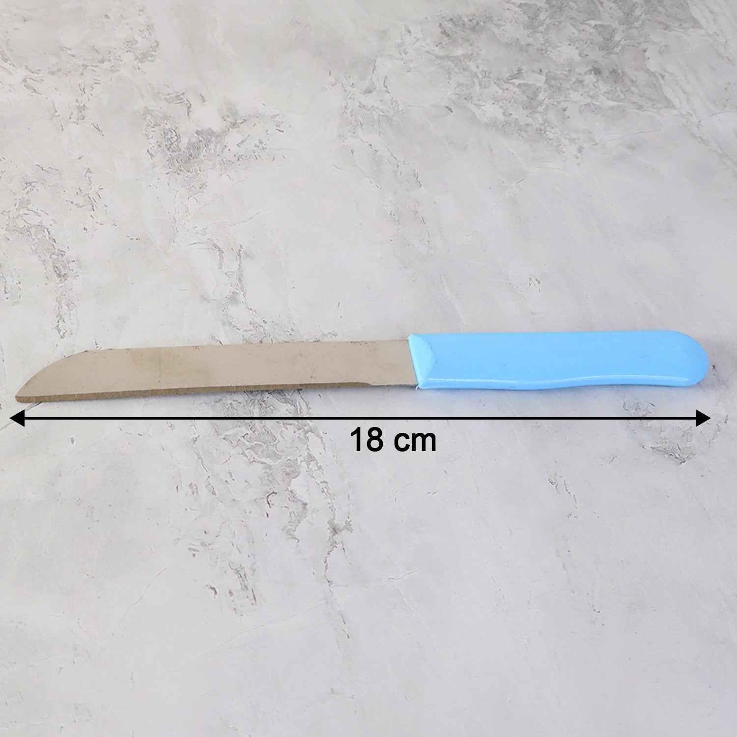 Clean and sharp stainless steel kitchen knives for cutting fruits and vegetables