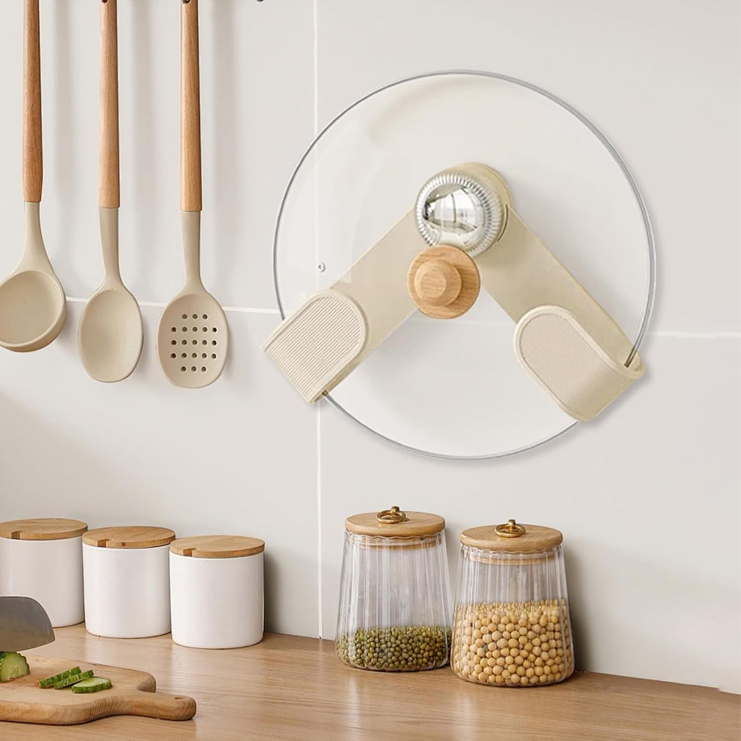 Cookware lid holder clip for kitchen efficiency