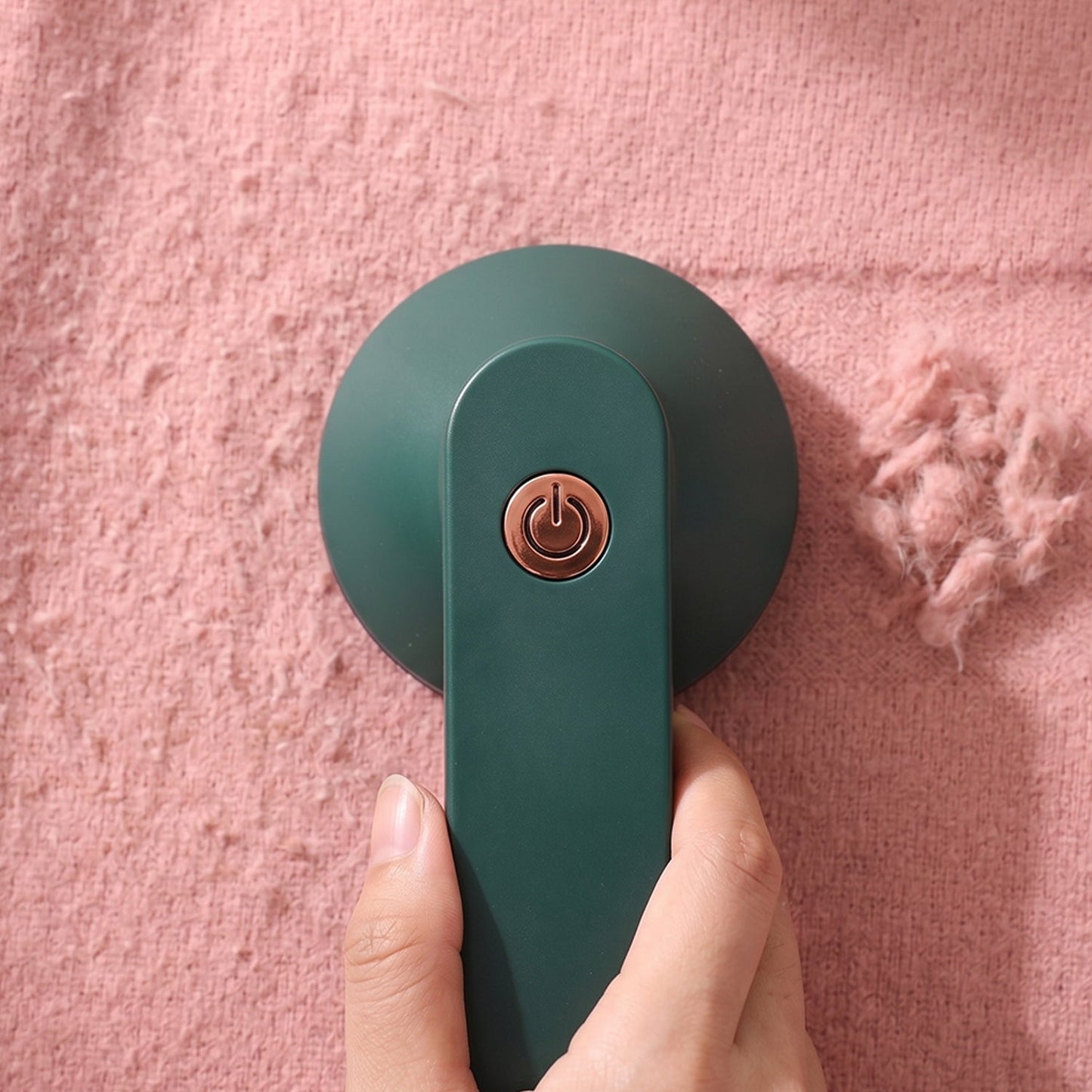 Bed sheet and blanket USB lint remover with blades for fabric care