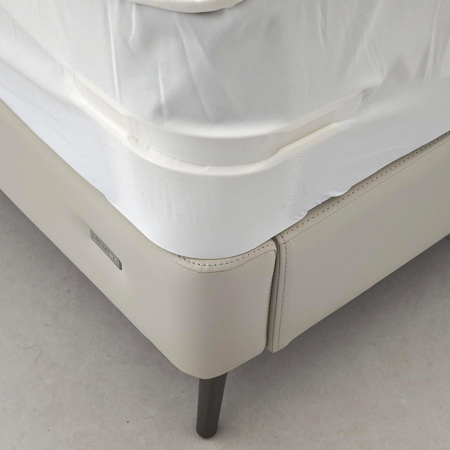 Plastic clips used as mattress corner holders for daily bed sheet fixing