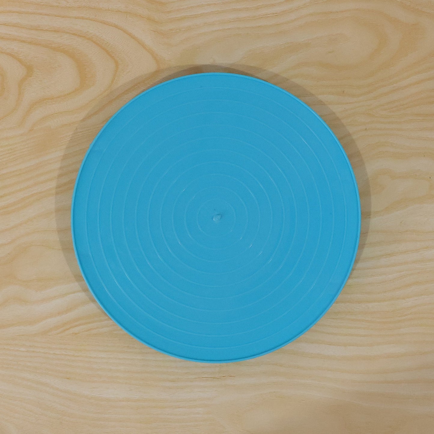 Top view of non-slip plastic serving tray for microwave