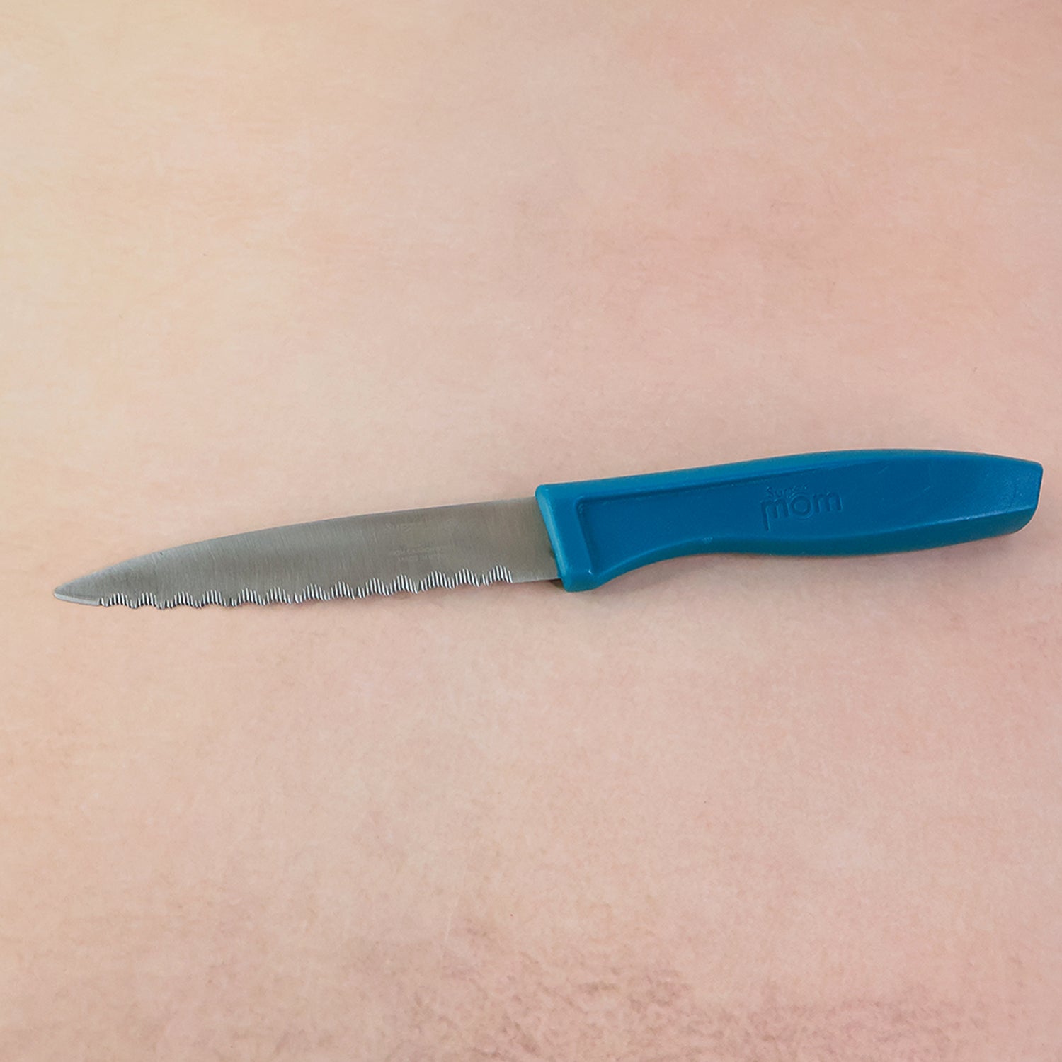 Compact and lightweight kitchen paring knife for precise cutting