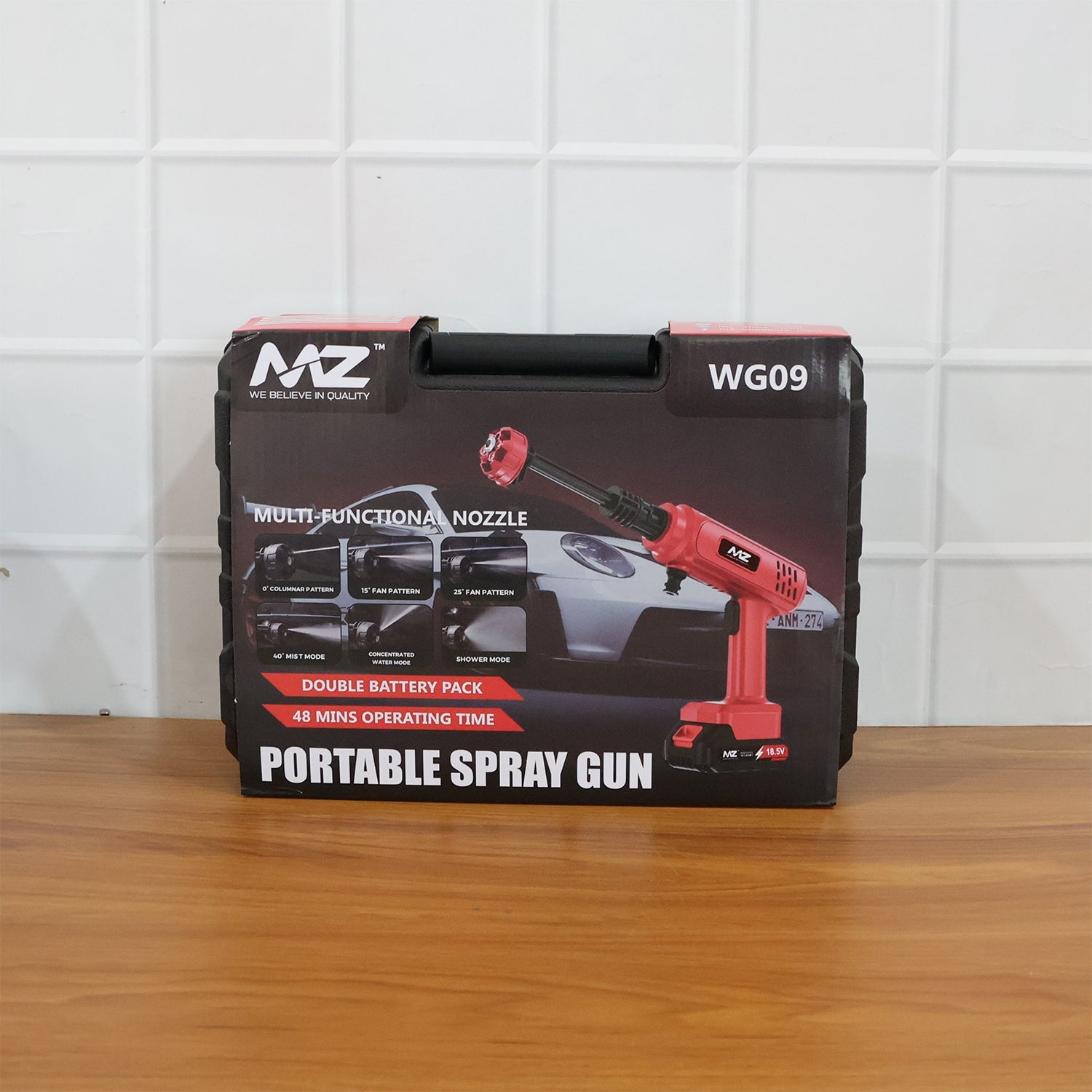 Portable rechargeable high-pressure spray gun for garden and home maintenance