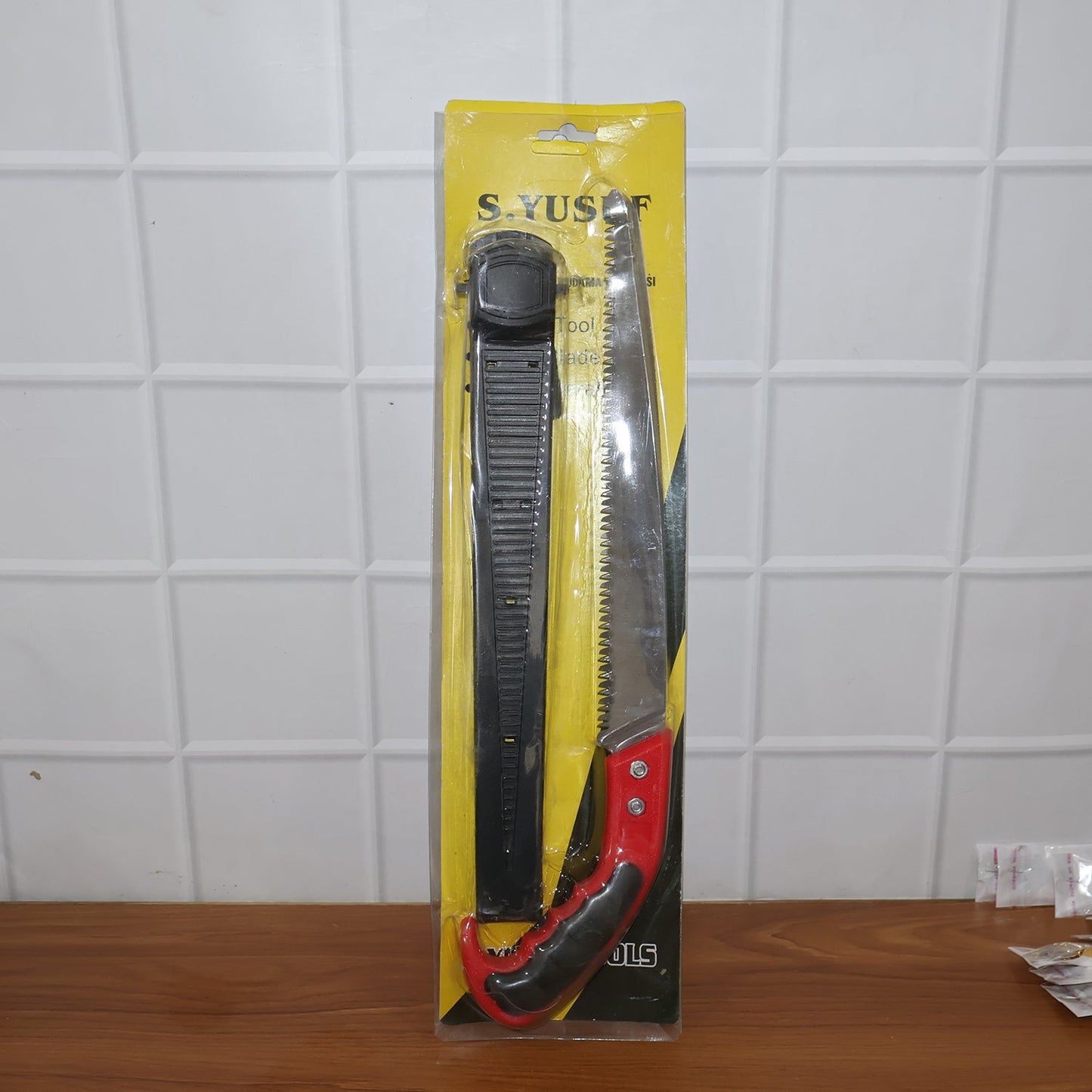 Professional garden pruning saw suitable for backyard and orchard maintenance