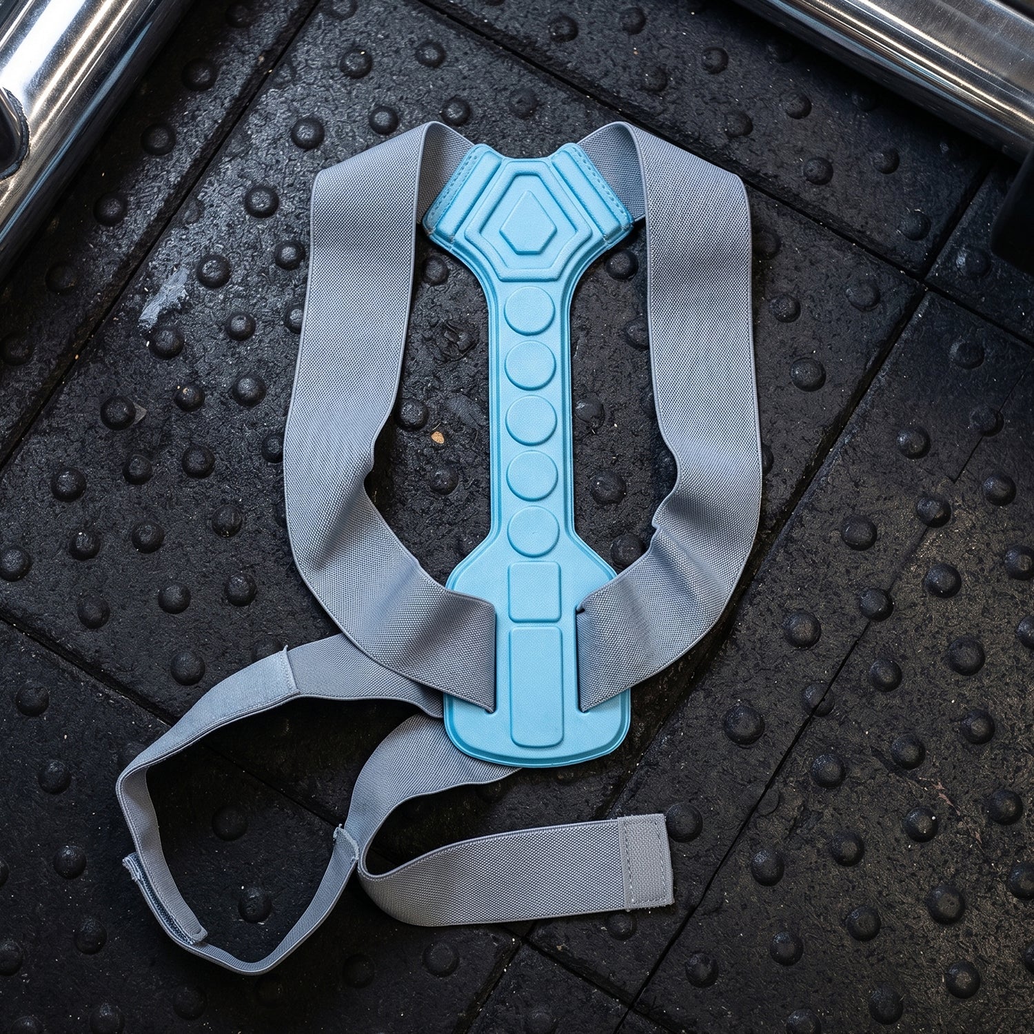 Support belt worn over clothing for spine alignment