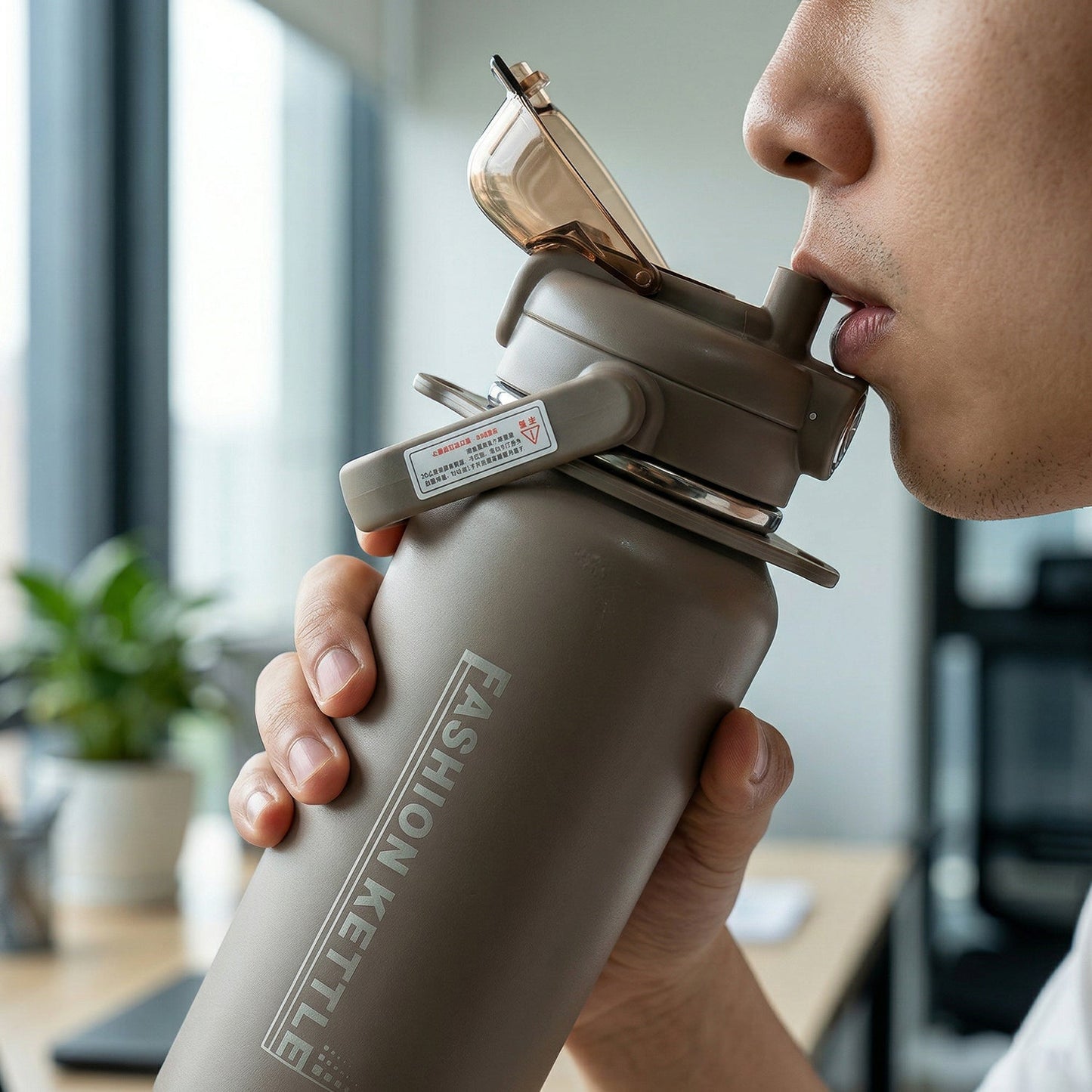 Detail shot of the leak-proof lid and convenient integrated straw on the water bottle.