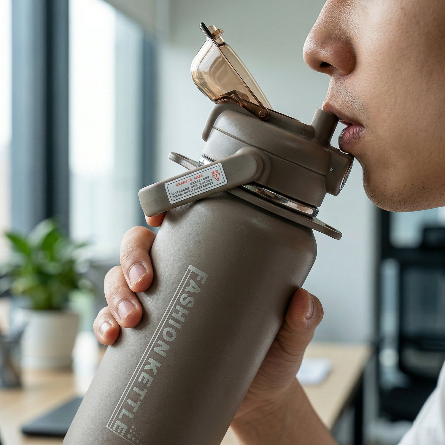 Detail shot of the leak-proof lid and convenient integrated straw on the water bottle.