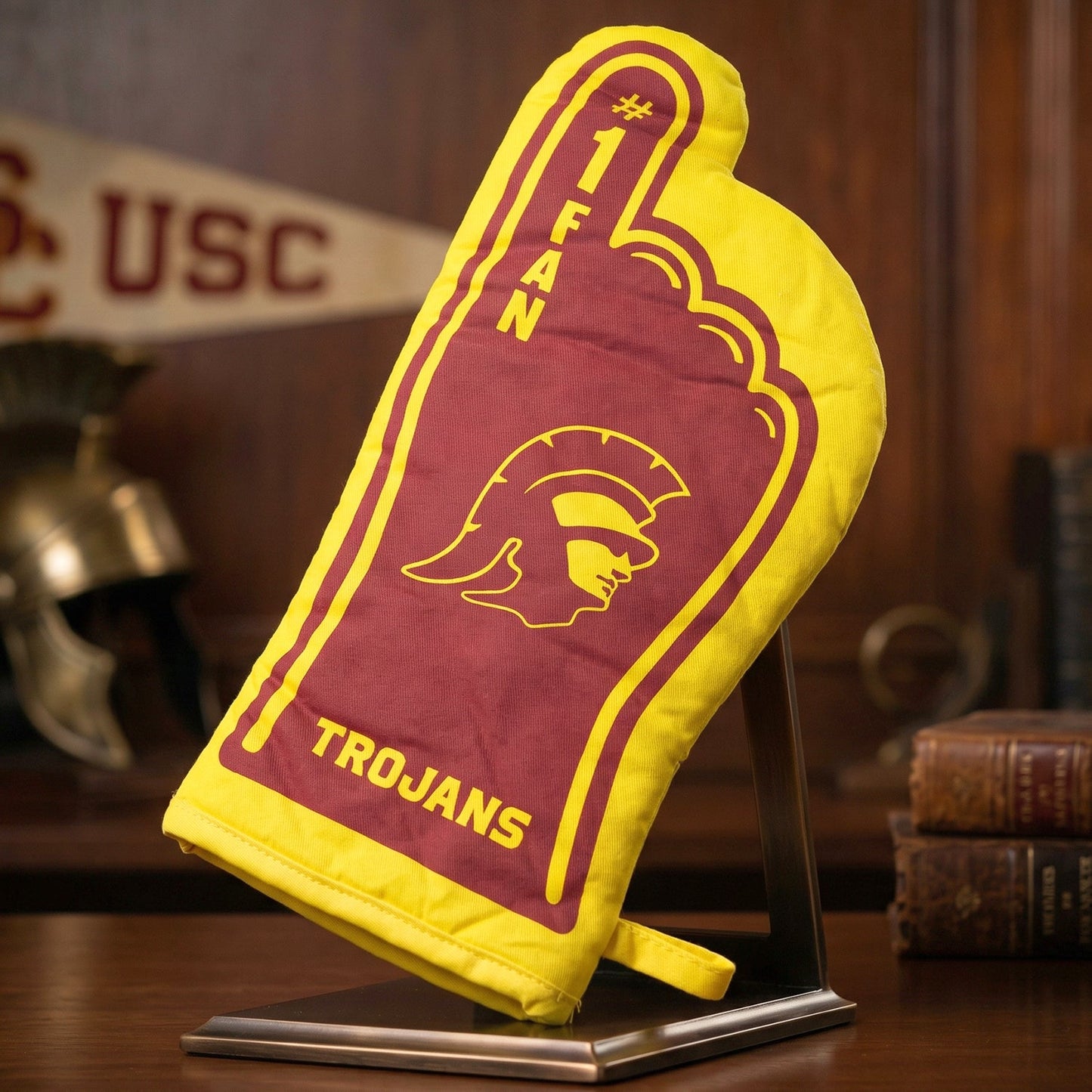Protective kitchen heat glove for handling hot pots and pans