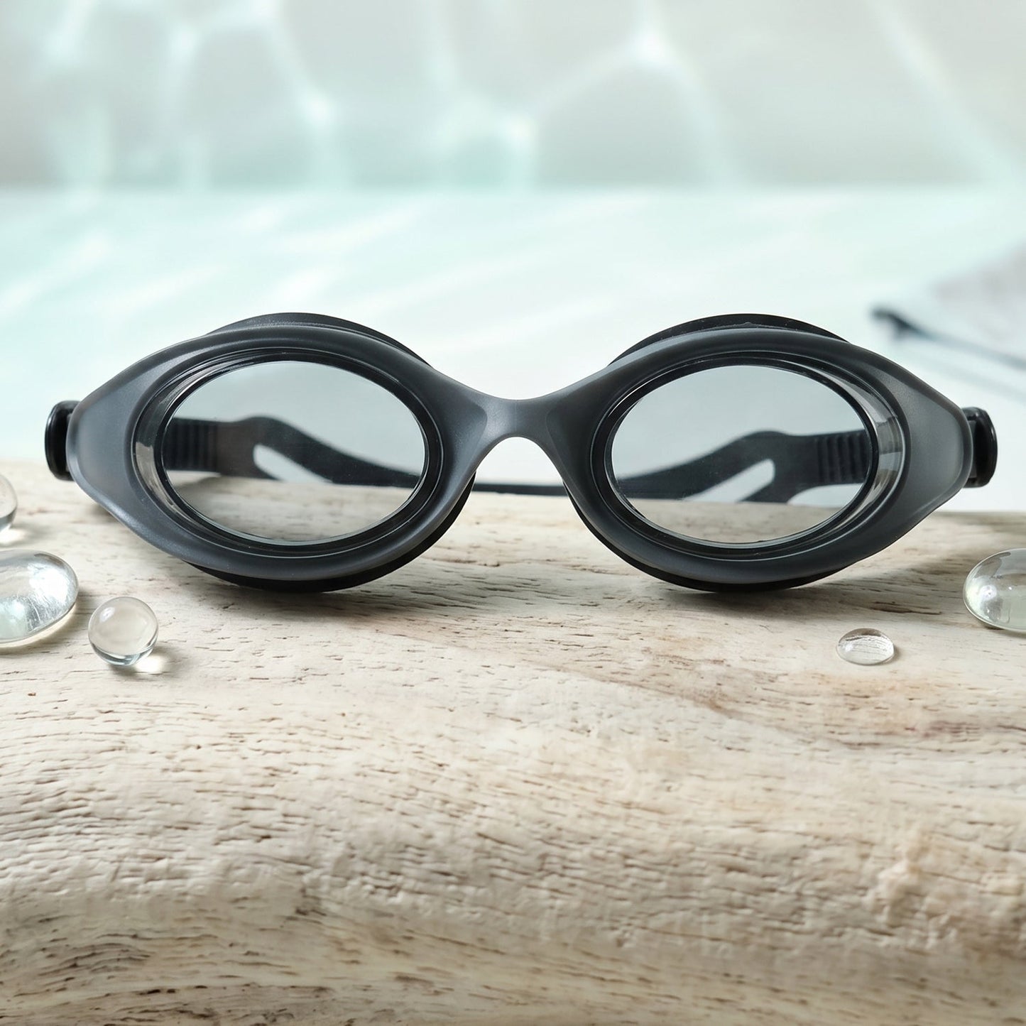 Protective childrenÕs swimming goggles for outdoor use