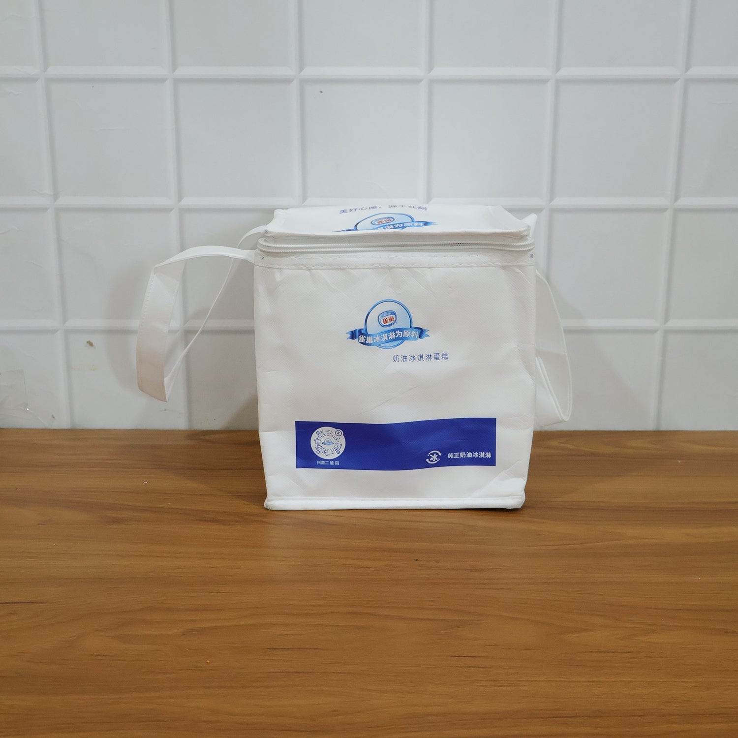 Compact and durable thermal lunch carrier for daily use