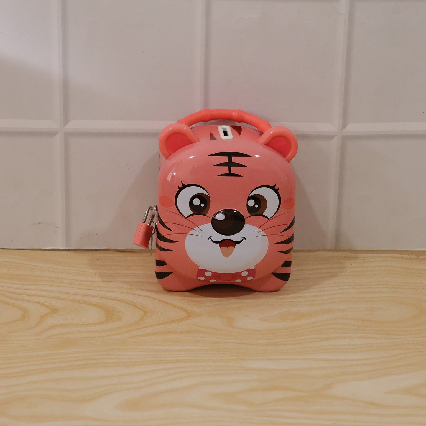 Kids friendly metallic piggy bank with lock