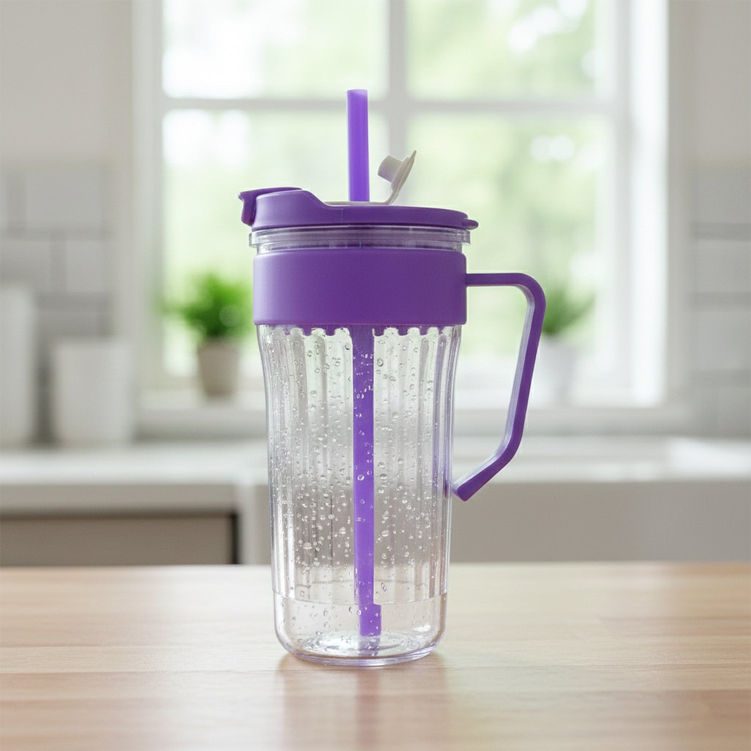 Plastic handled kids tumbler with secure drinking lid