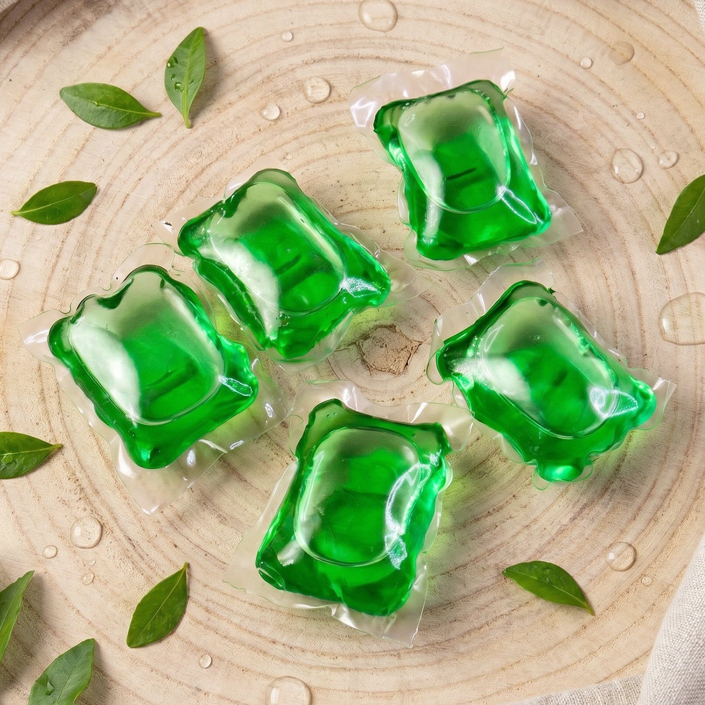 Laundry pods with fresh fragrance feature