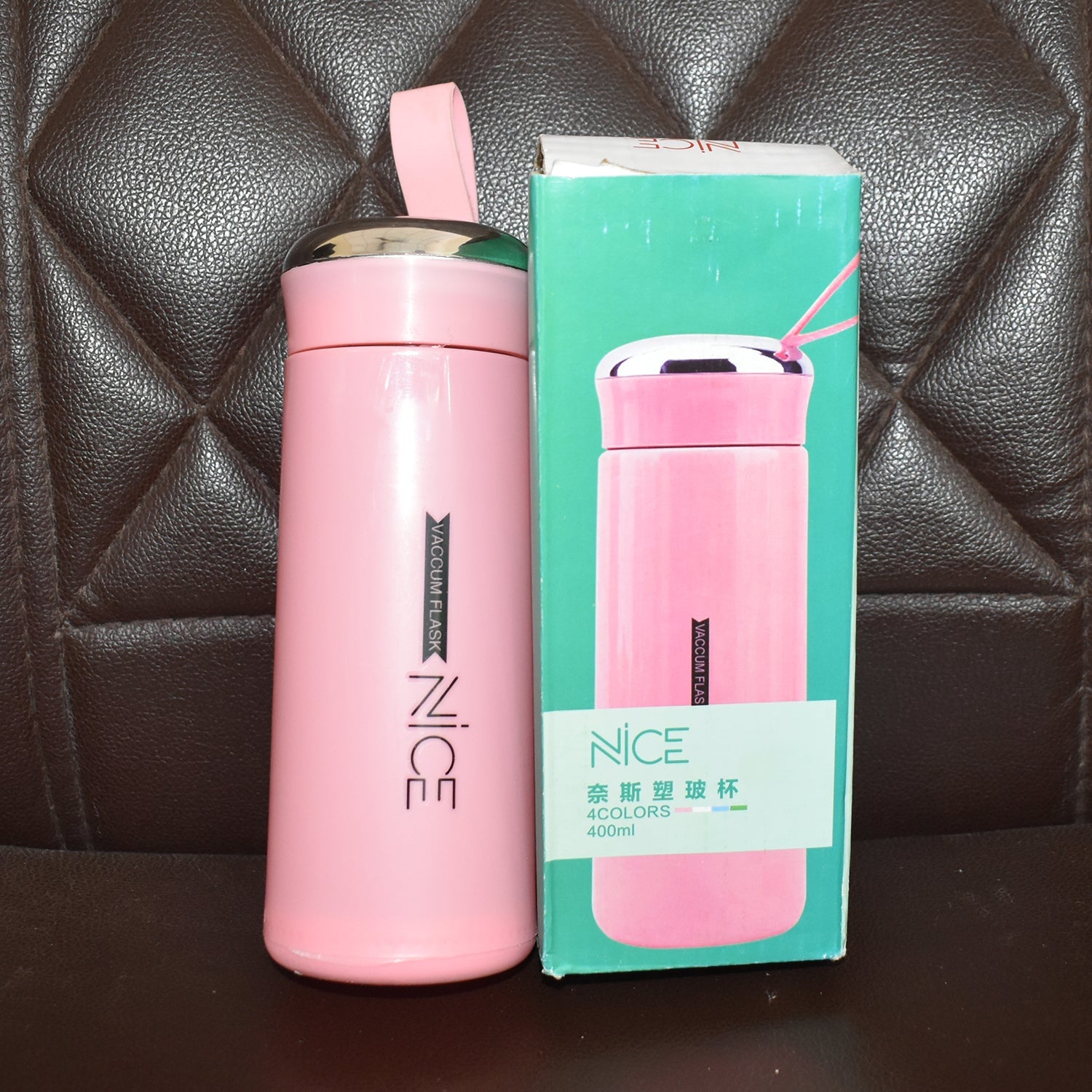 Feature showcase of pink 400ml leakproof glass water bottle
