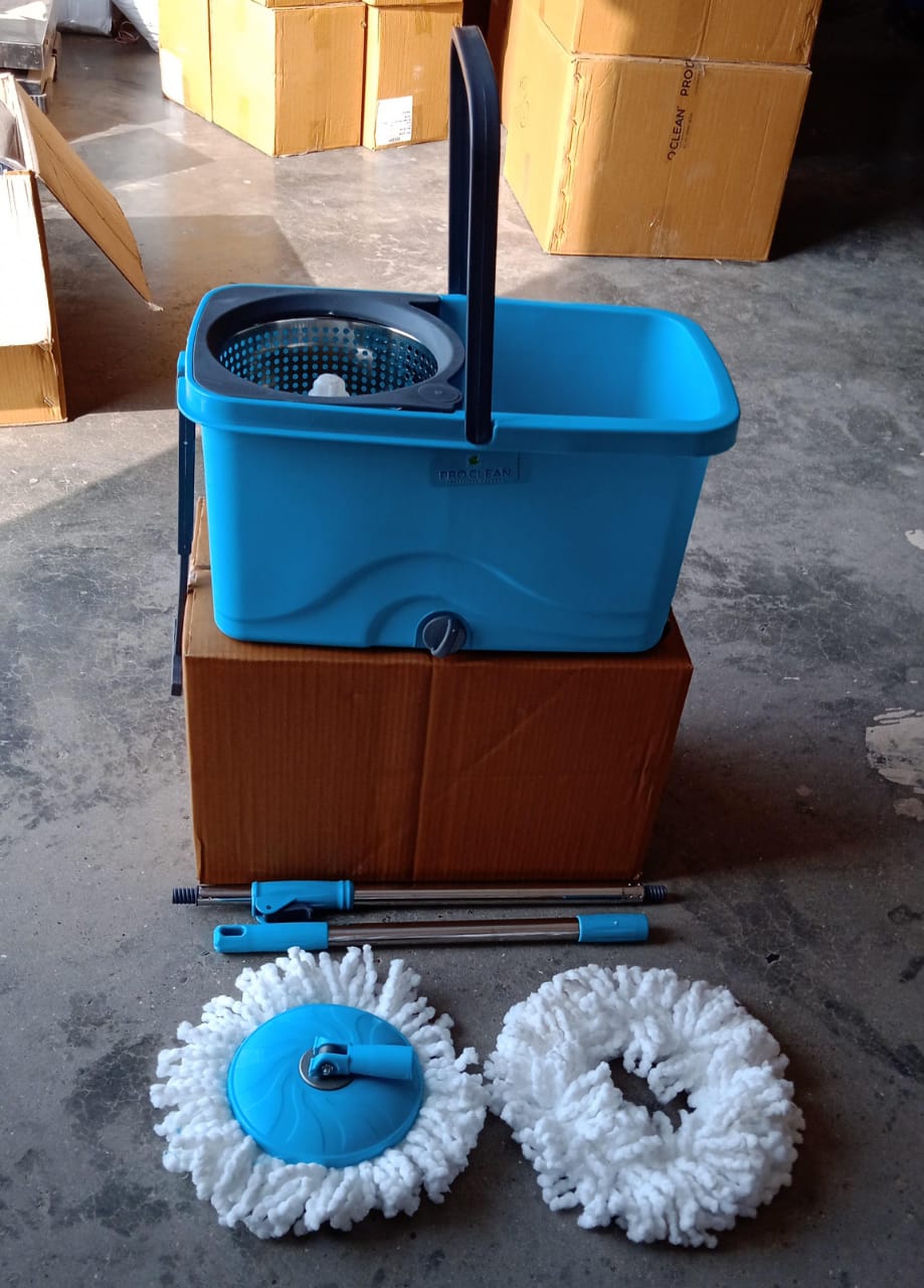 Detailed view of the sturdy plastic bucket and metal handle of the spin mop.