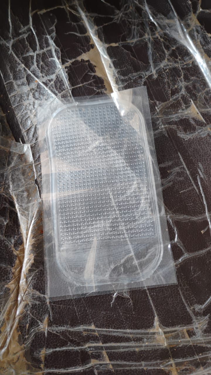 Transparent silicone dashboard mat designed for large capacity