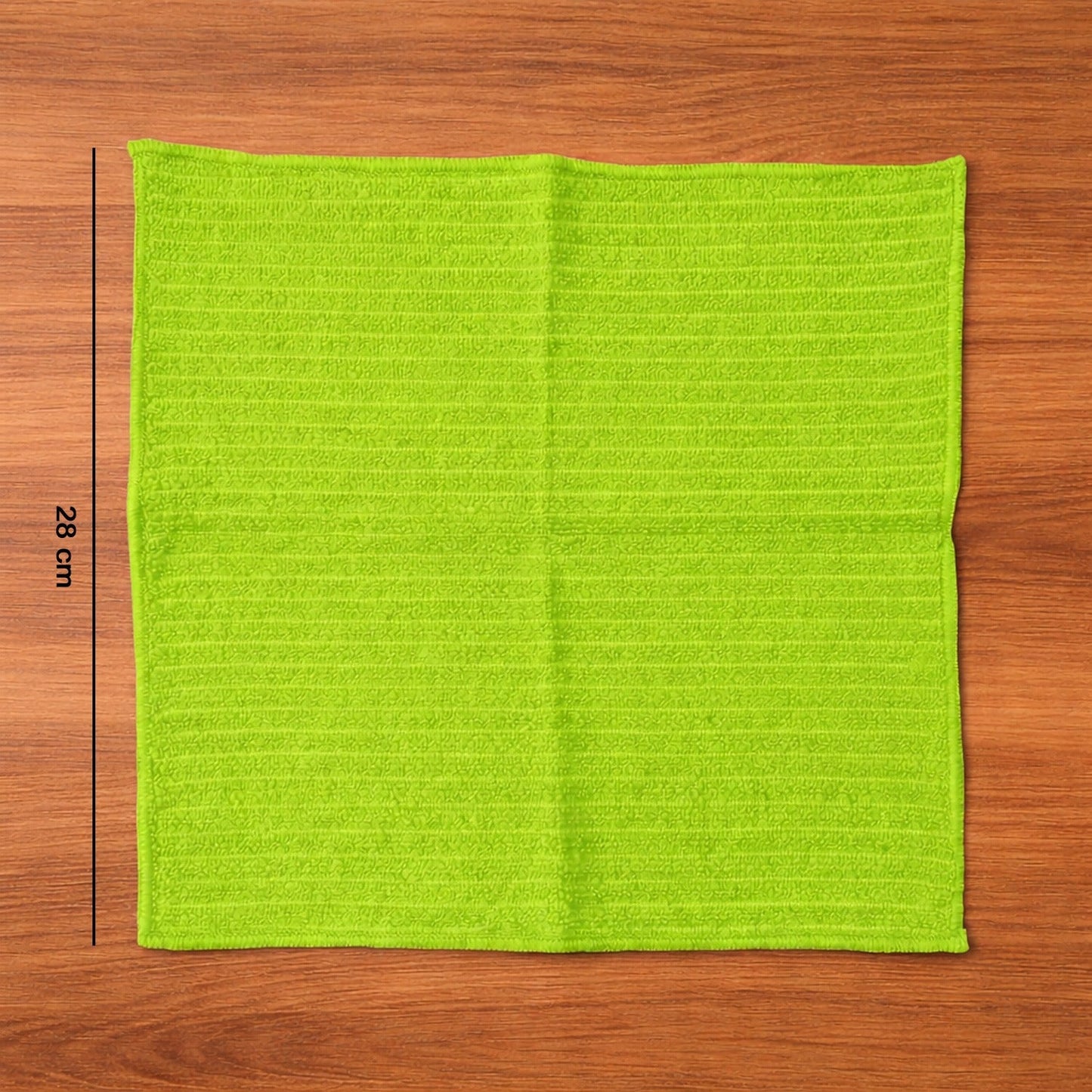 Set of 4 microfiber cleaning cloths for home and office use