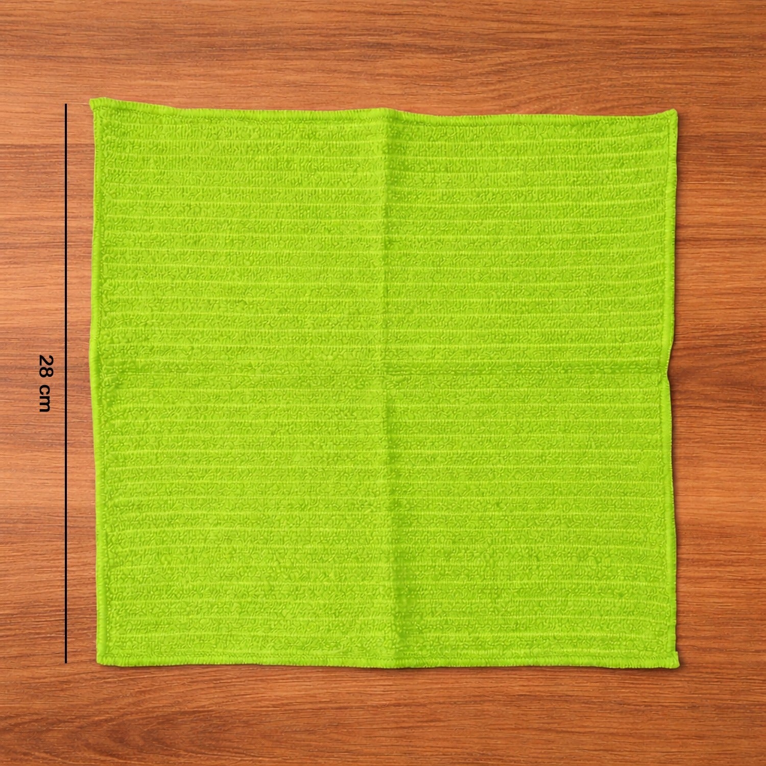 Set of 4 microfiber cleaning cloths for home and office use