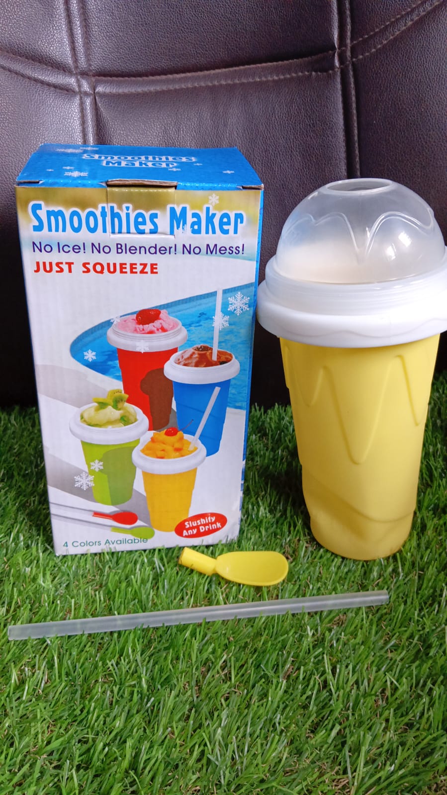 Setup demonstrating how to use the Frozen Smoothies Maker Cup.