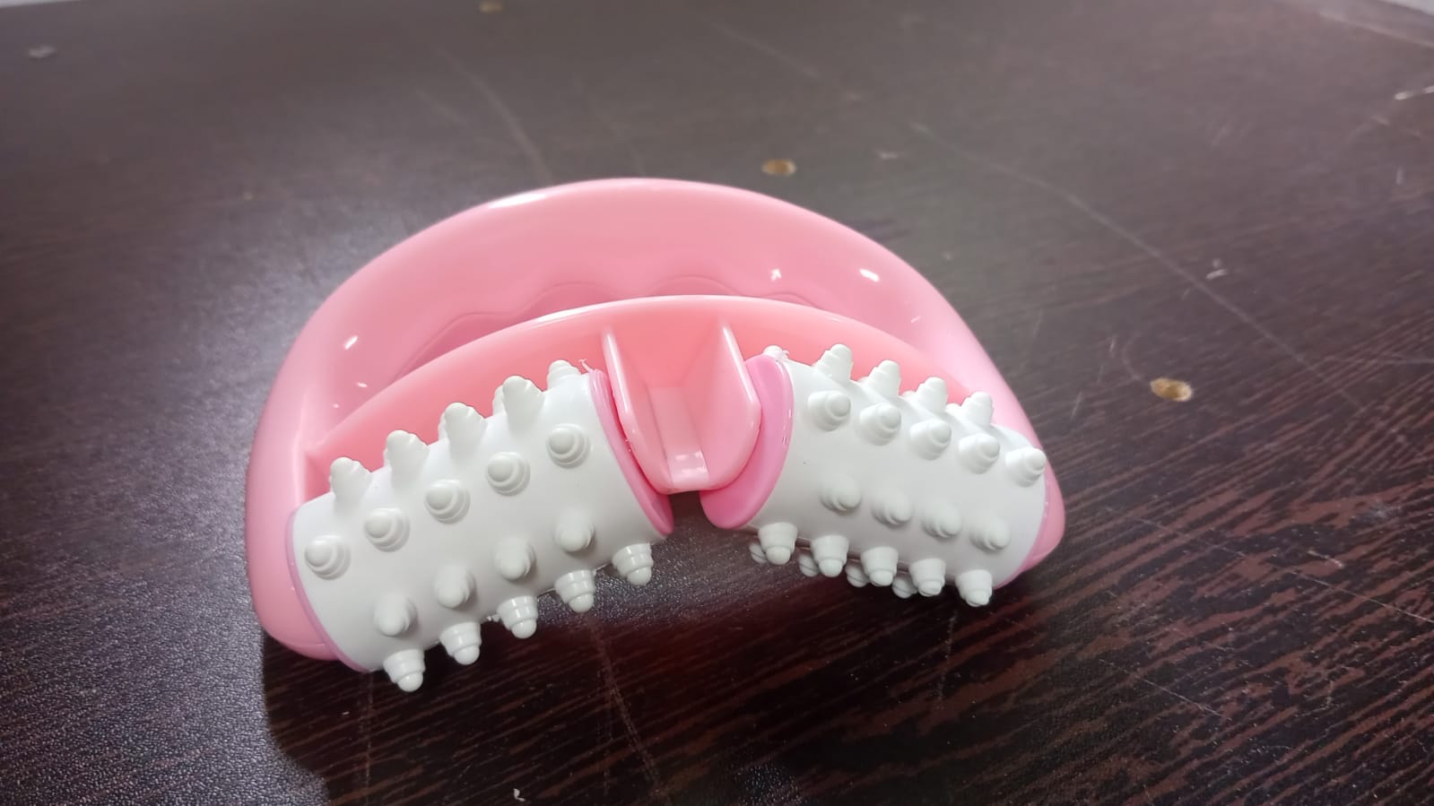 Ergonomic design of the plastic massage roller for easy grip.